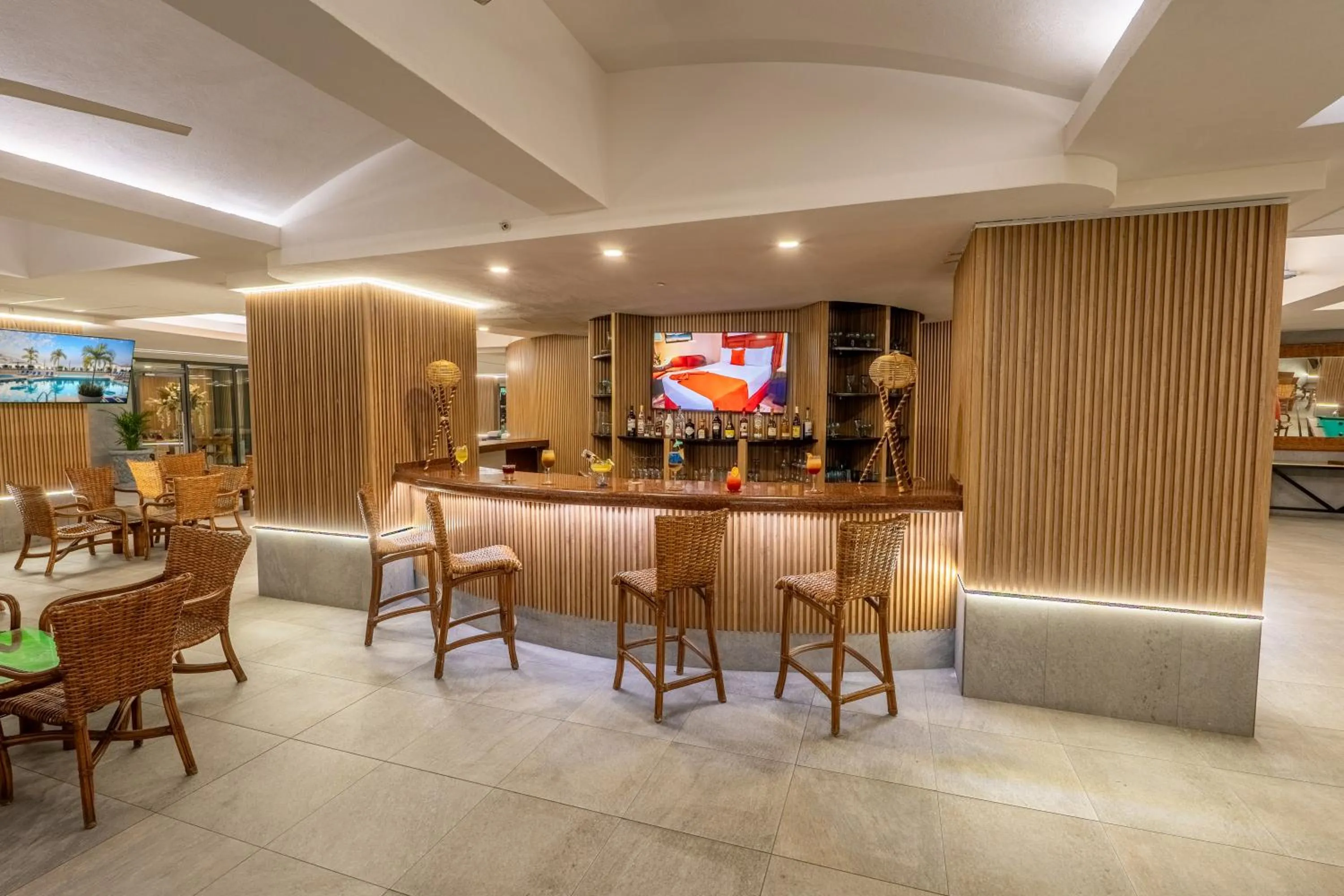 Lounge or bar in Copacabana Beach Hotel Acapulco