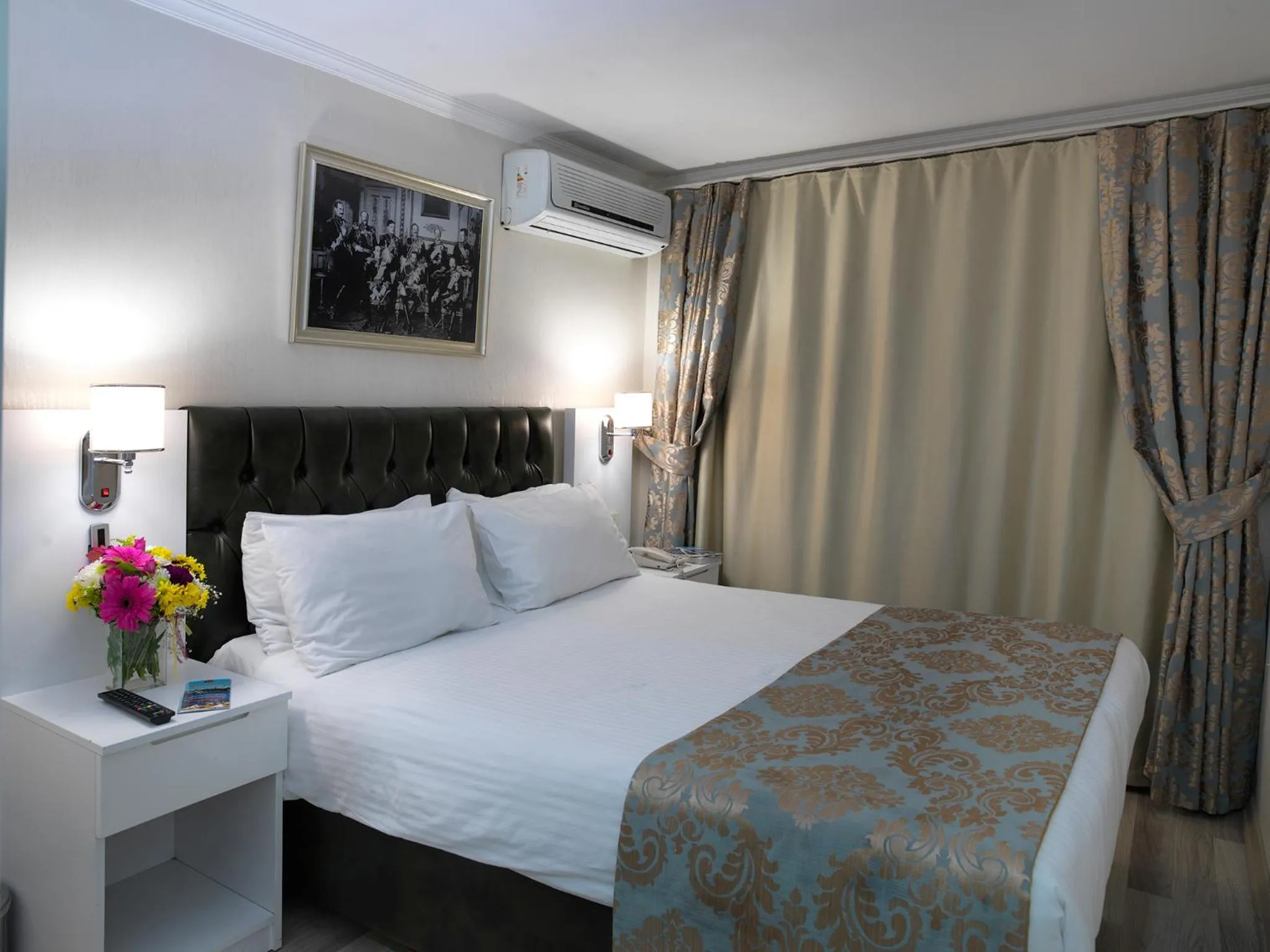 Photo of the whole room in Monarch Hotel Istanbul