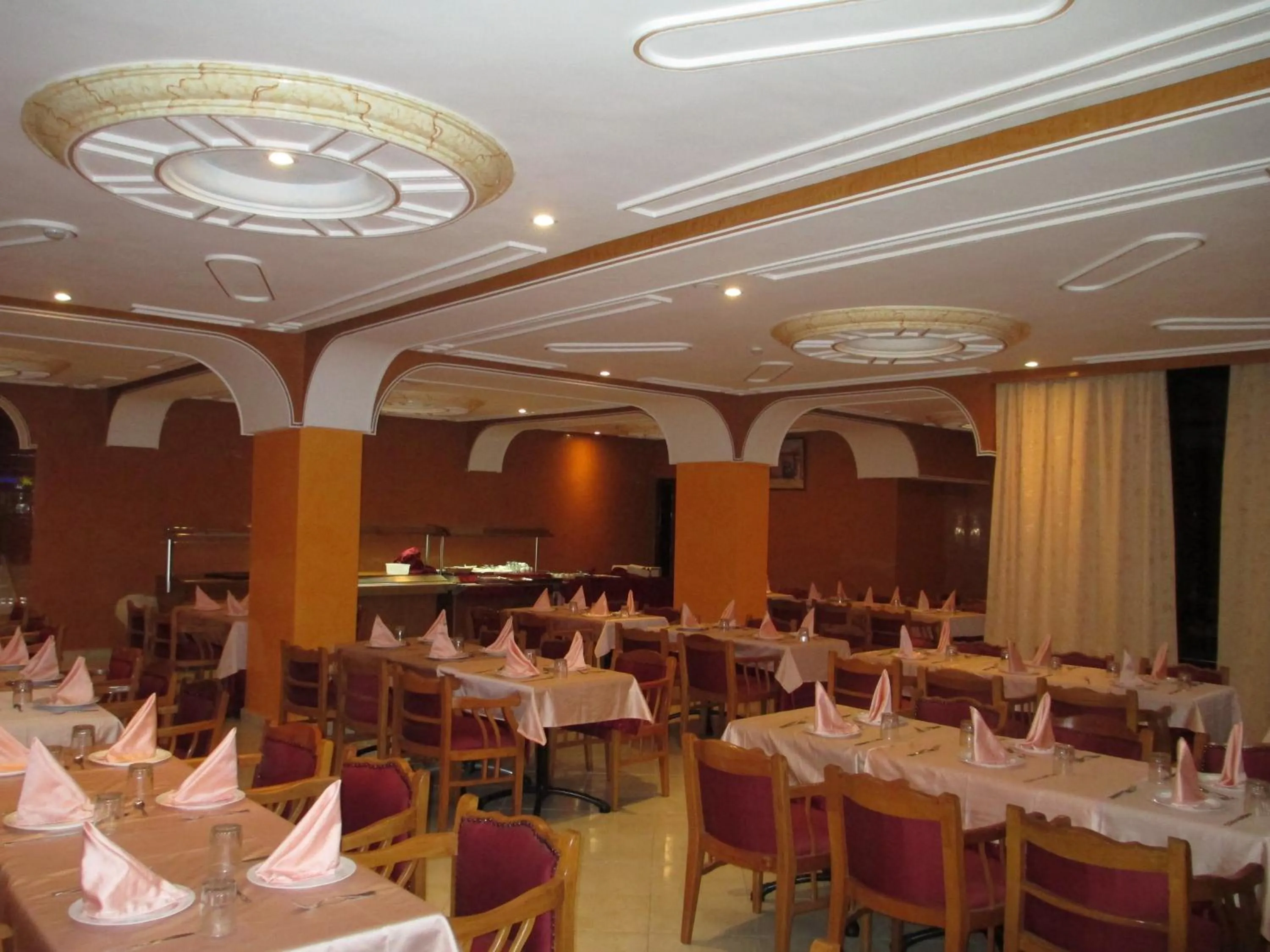 Restaurant/places to eat in Hotel Gomassine