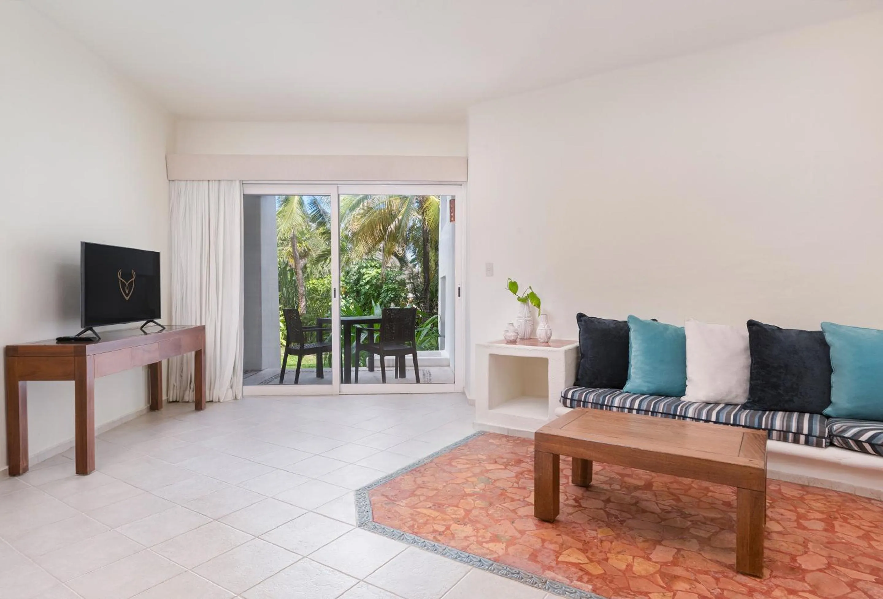 TV and multimedia in Desire Riviera Maya Pearl Resort All Inclusive - Couples Only