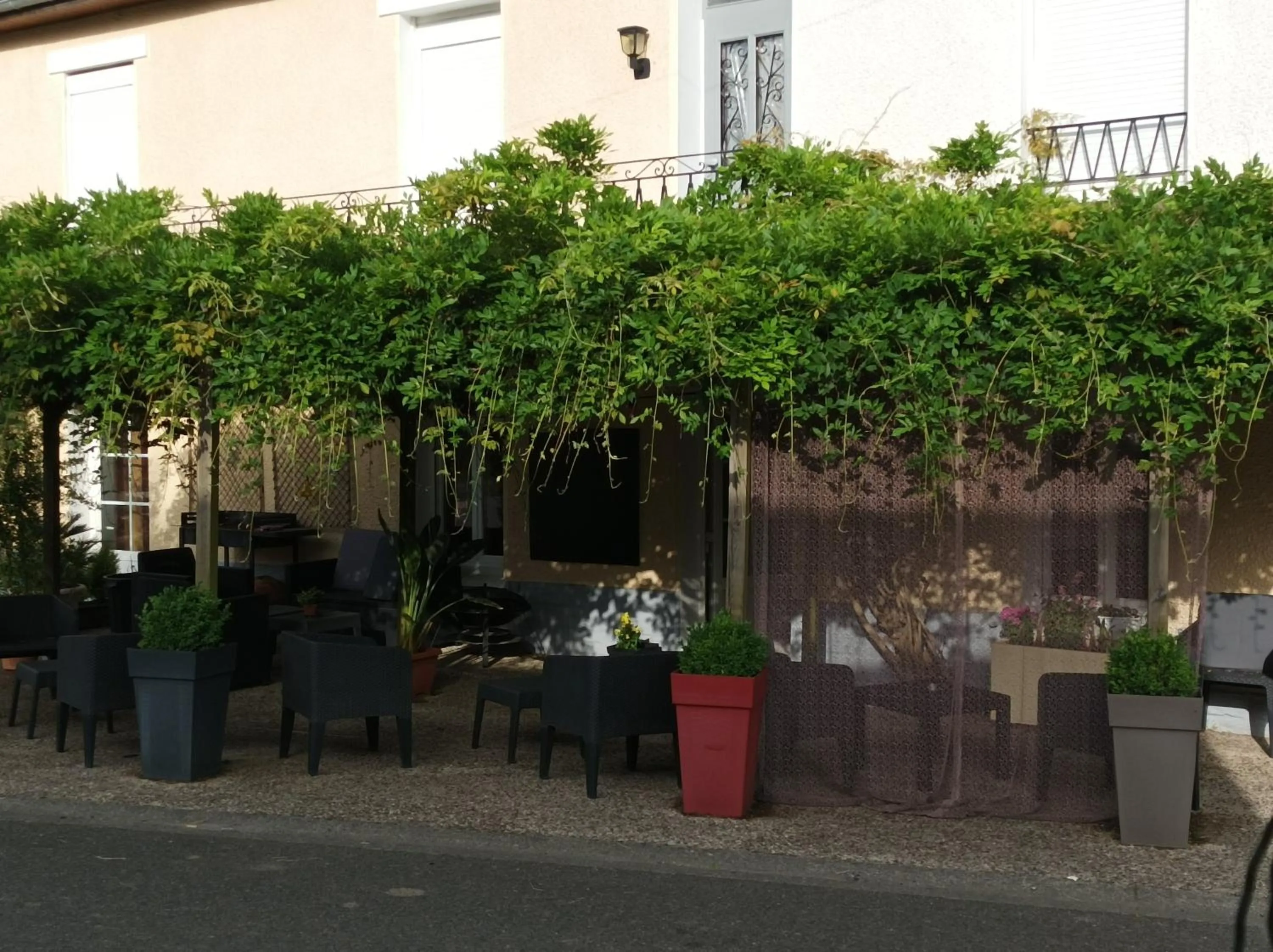 Patio in L' Auberge Campagnarde, Lourdes