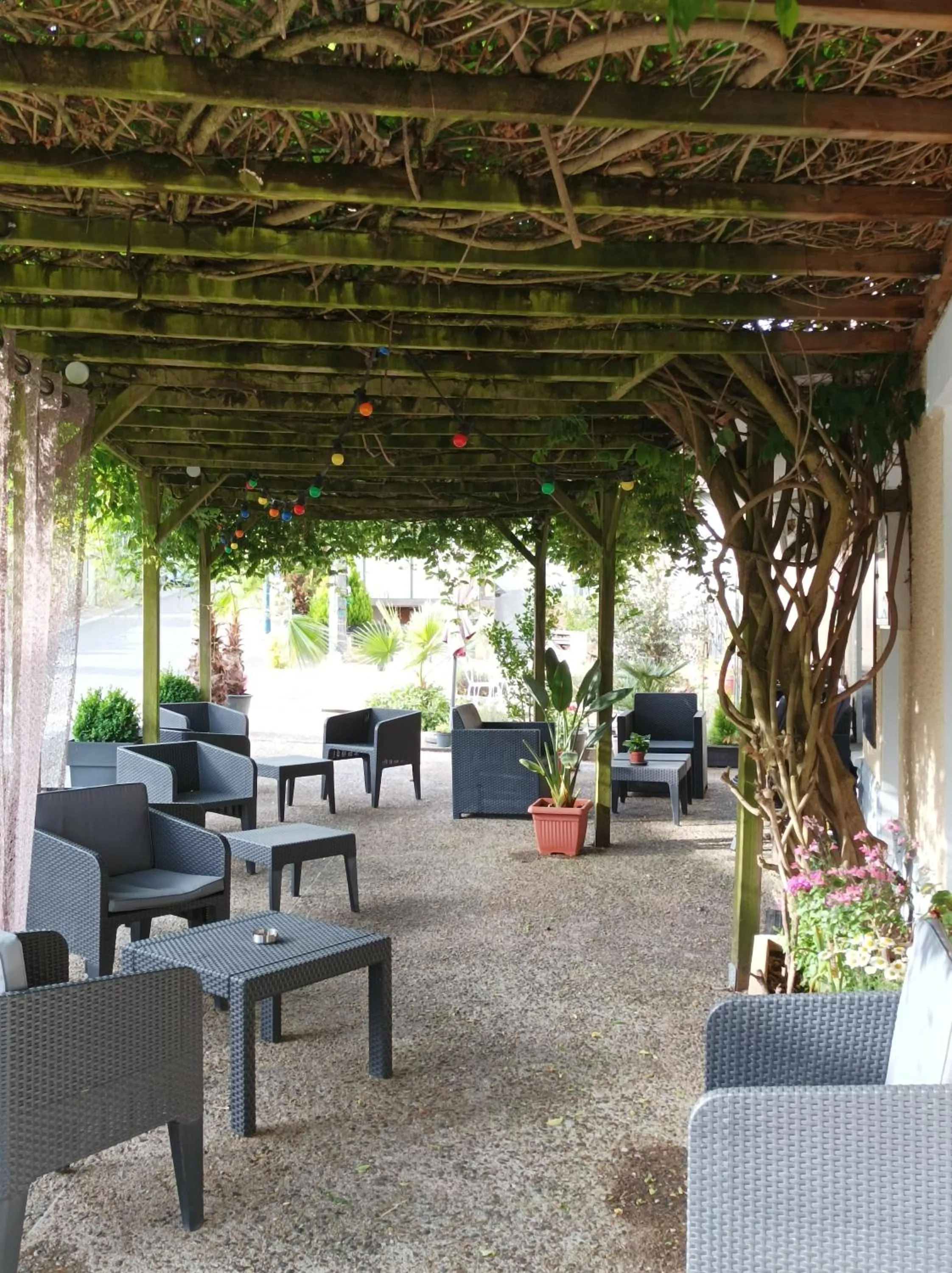 Patio in L' Auberge Campagnarde, Lourdes