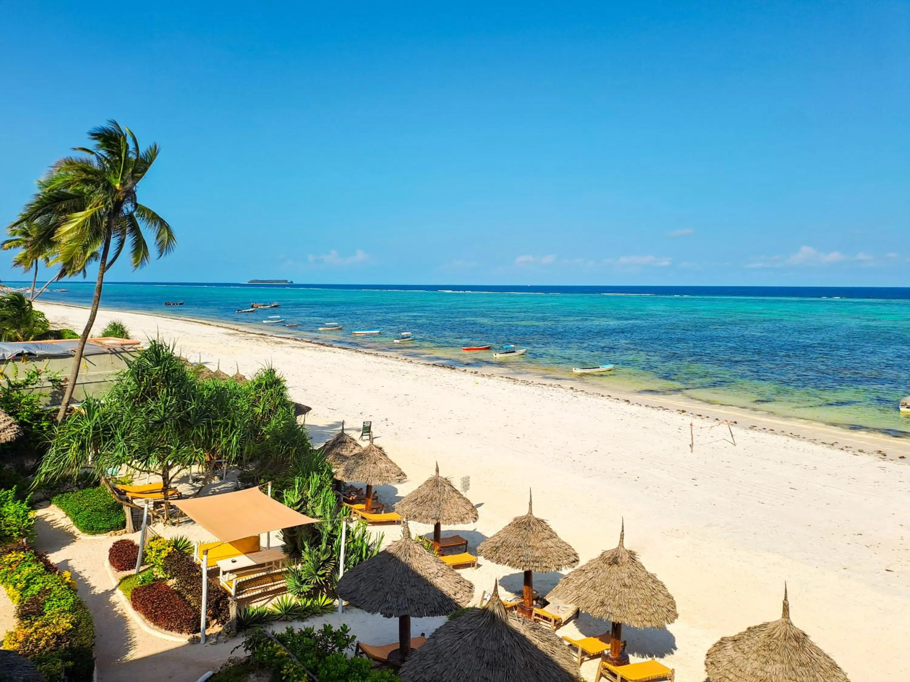 Beach in AHG Sun Bay Mlilile Beach Hotel