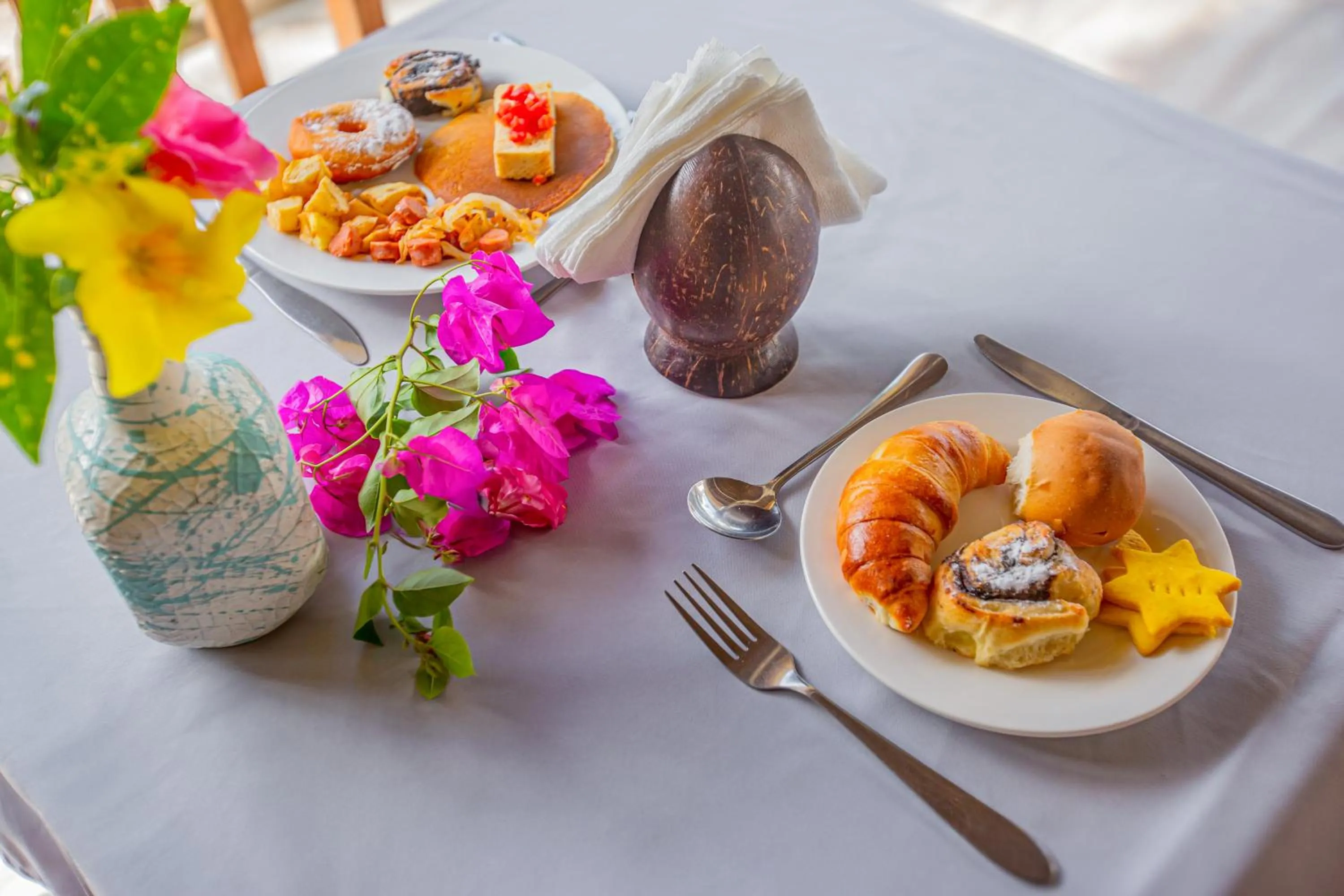 Food and drinks in AHG Sun Bay Mlilile Beach Hotel