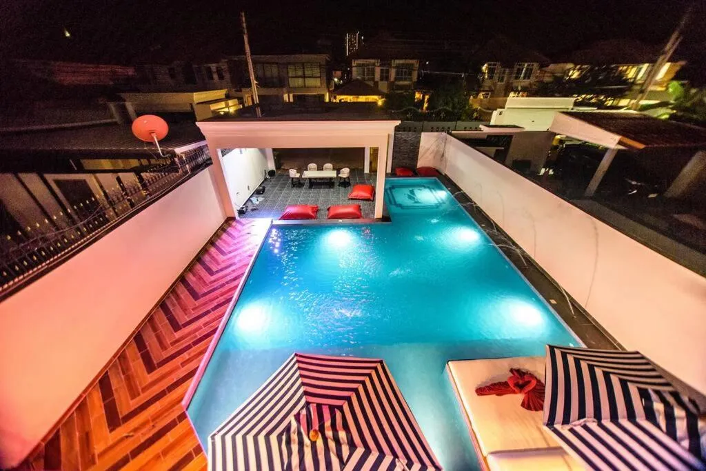 Exquisite Pool Villa J - Pattaya Pool Villa