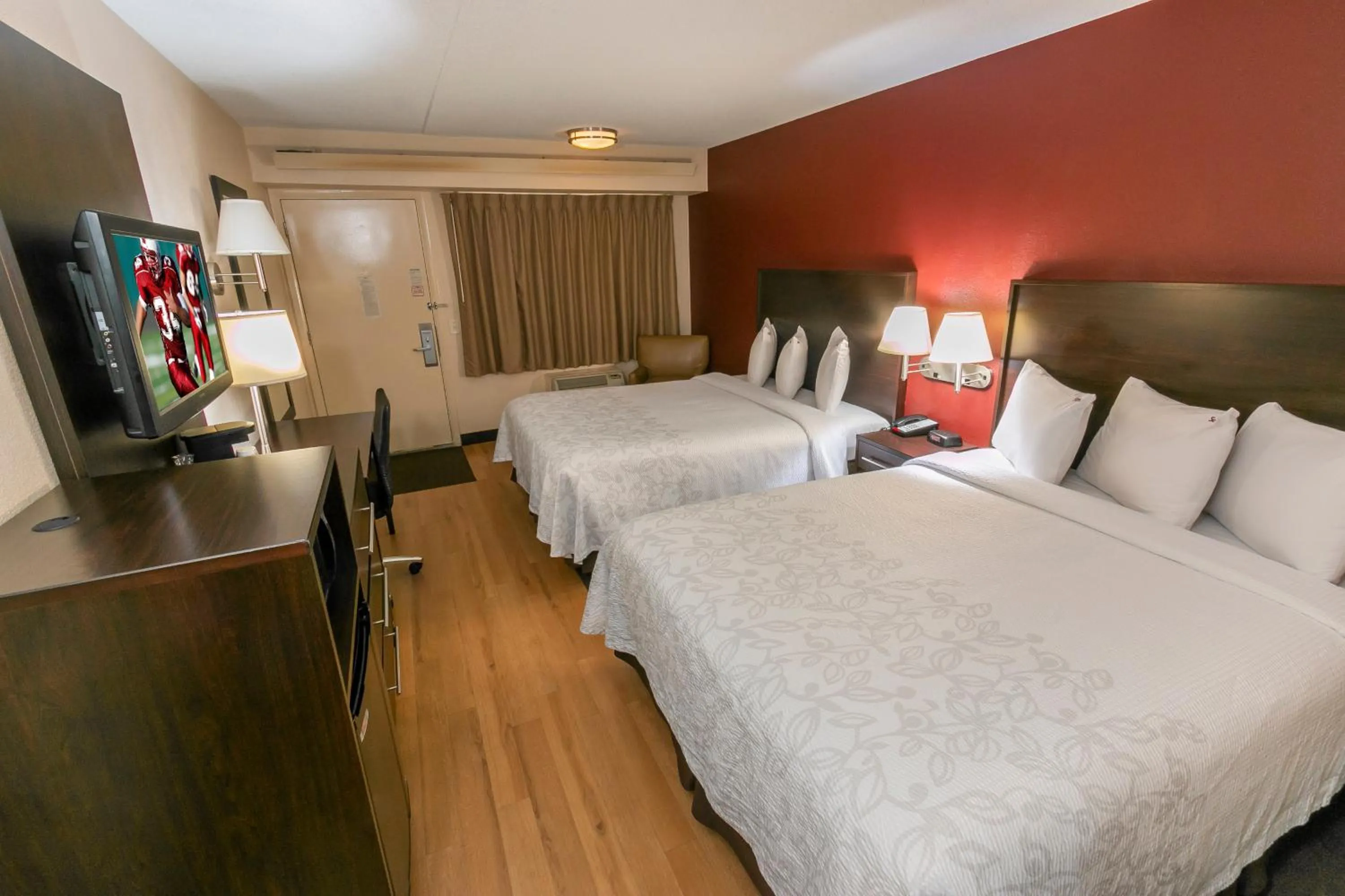 Photo of the whole room, Bed in Red Roof Inn PLUS+ Statesville