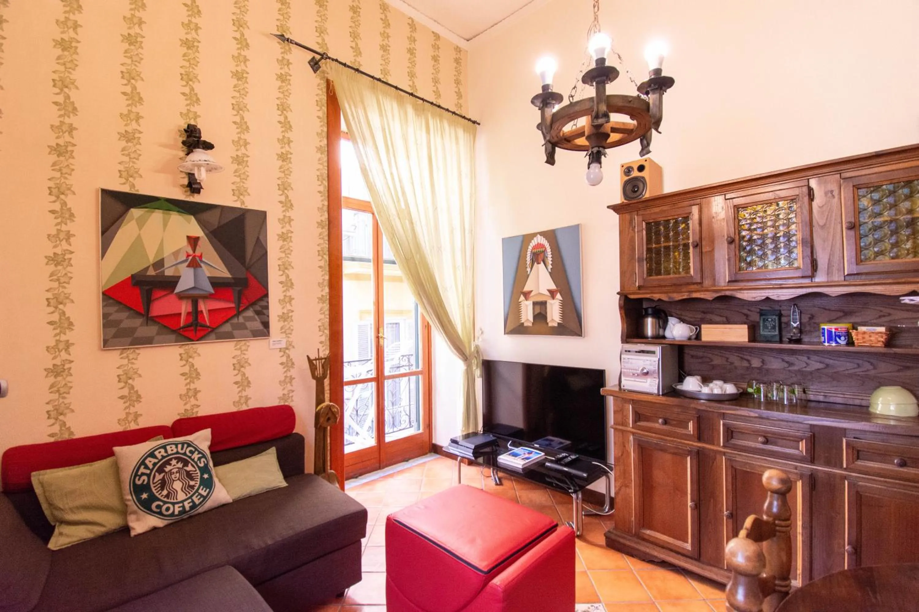 Communal lounge/ TV room in Areamare