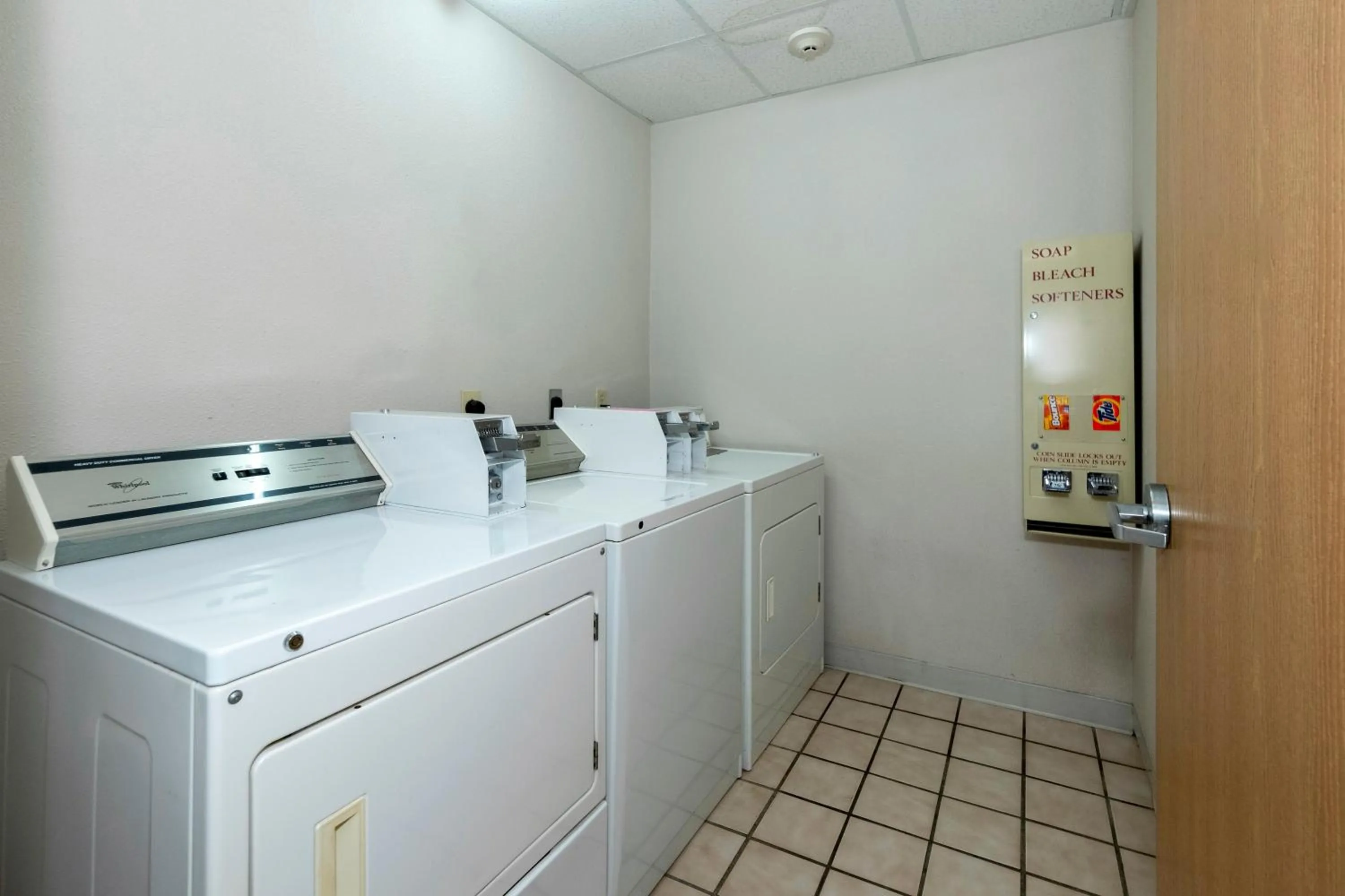 laundry in Red Roof Inn St Robert Ft Leonard Wood