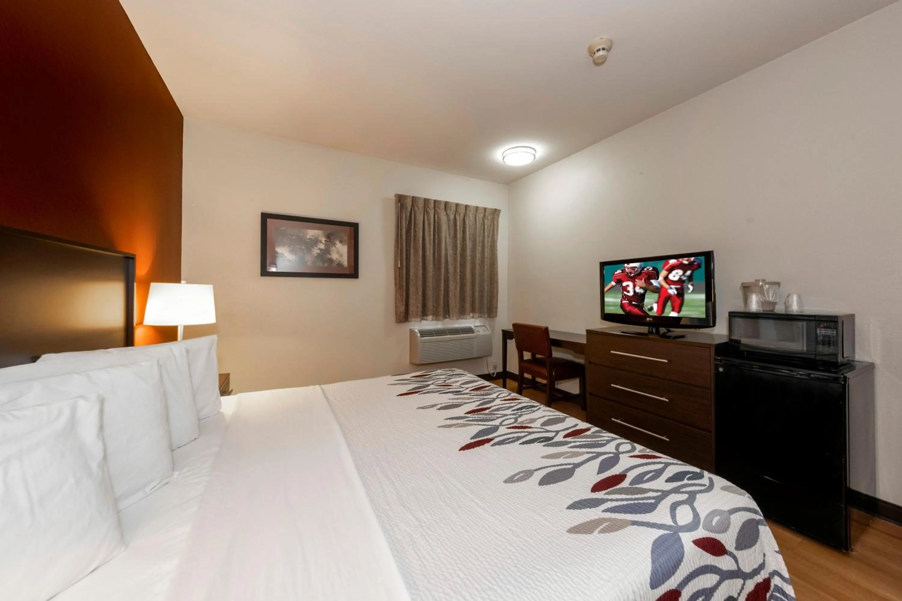 Photo of the whole room in Red Roof Inn St Robert Ft Leonard Wood