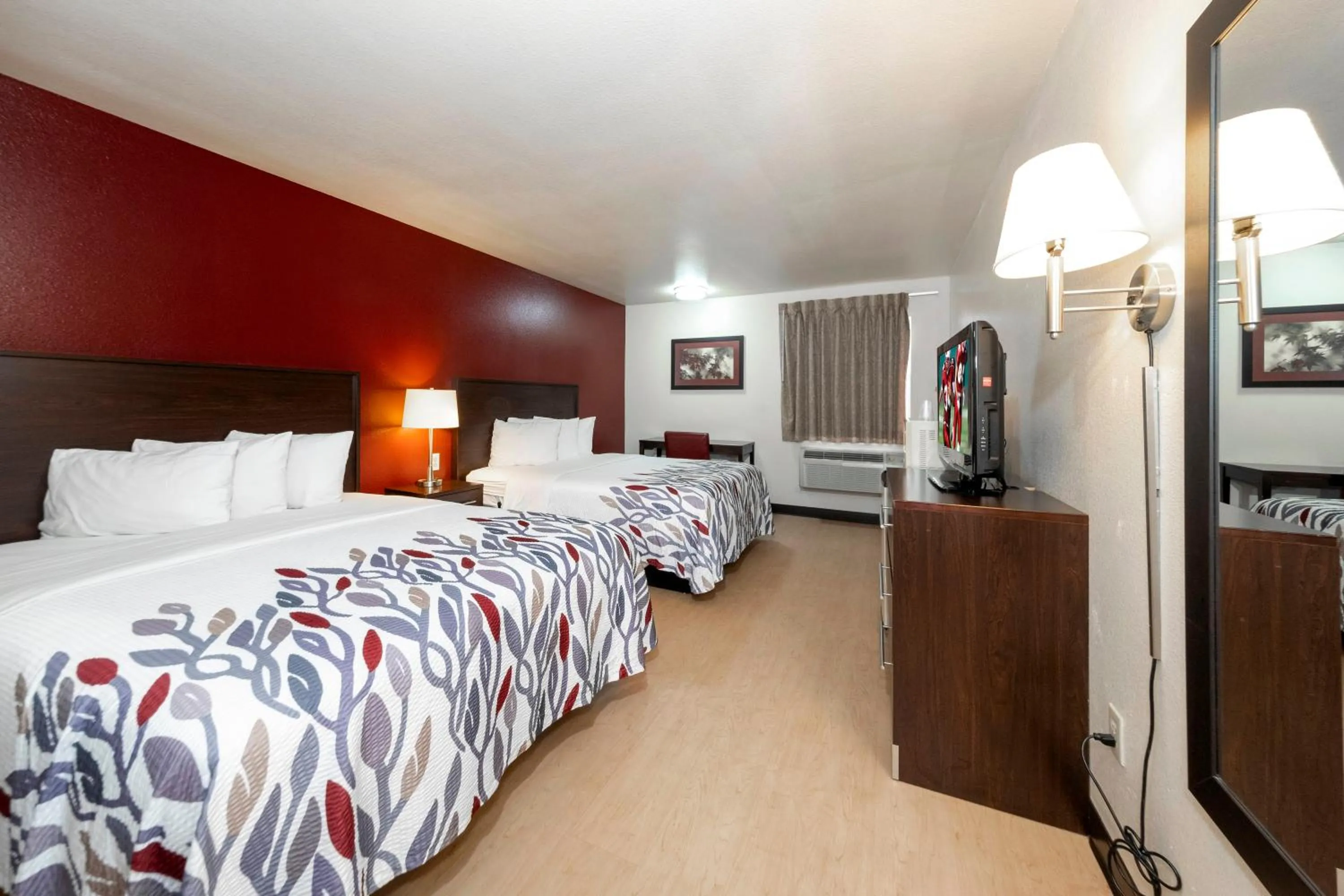 Photo of the whole room in Red Roof Inn St Robert Ft Leonard Wood