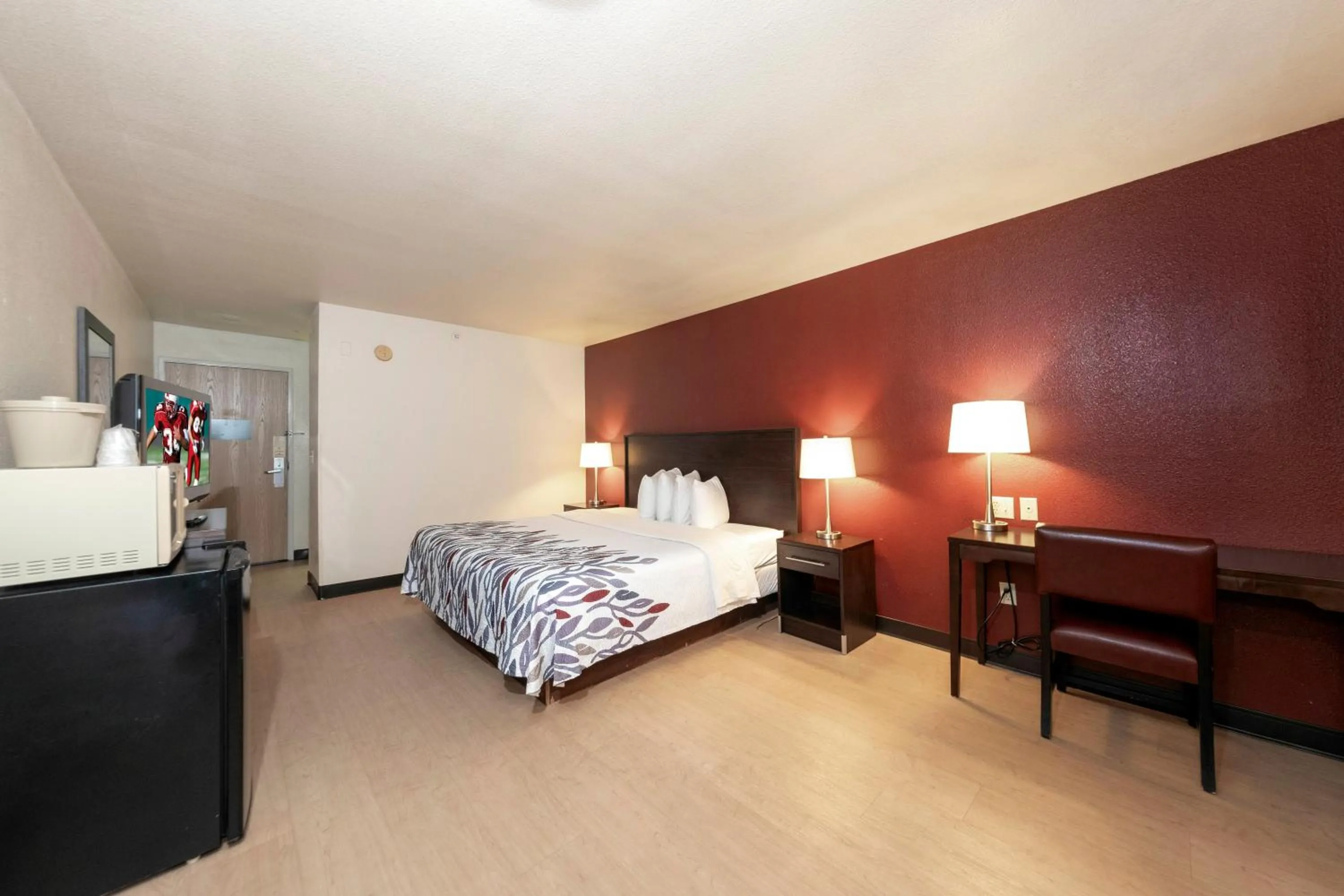 Photo of the whole room in Red Roof Inn St Robert Ft Leonard Wood