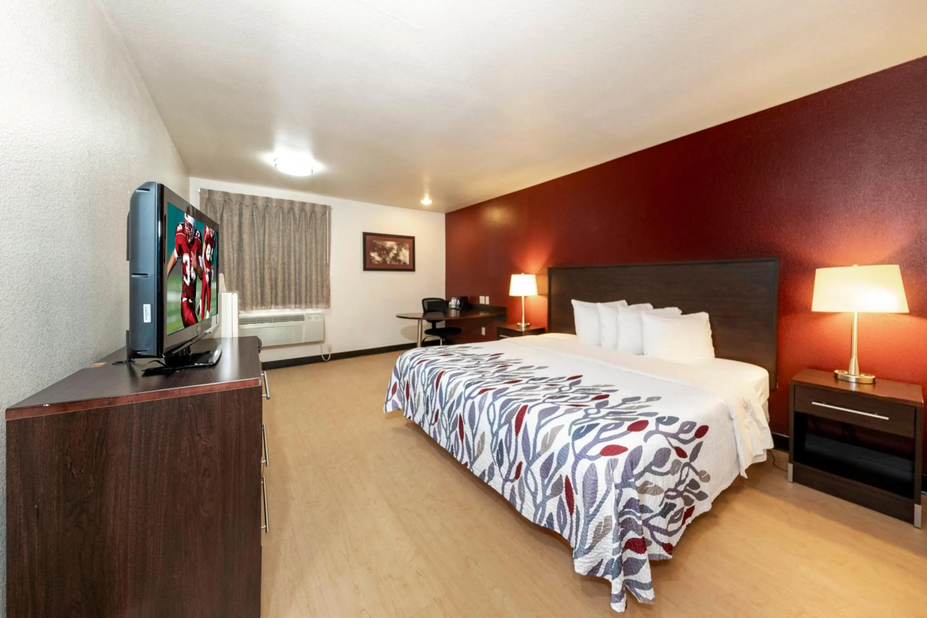 Bedroom in Red Roof Inn St Robert Ft Leonard Wood