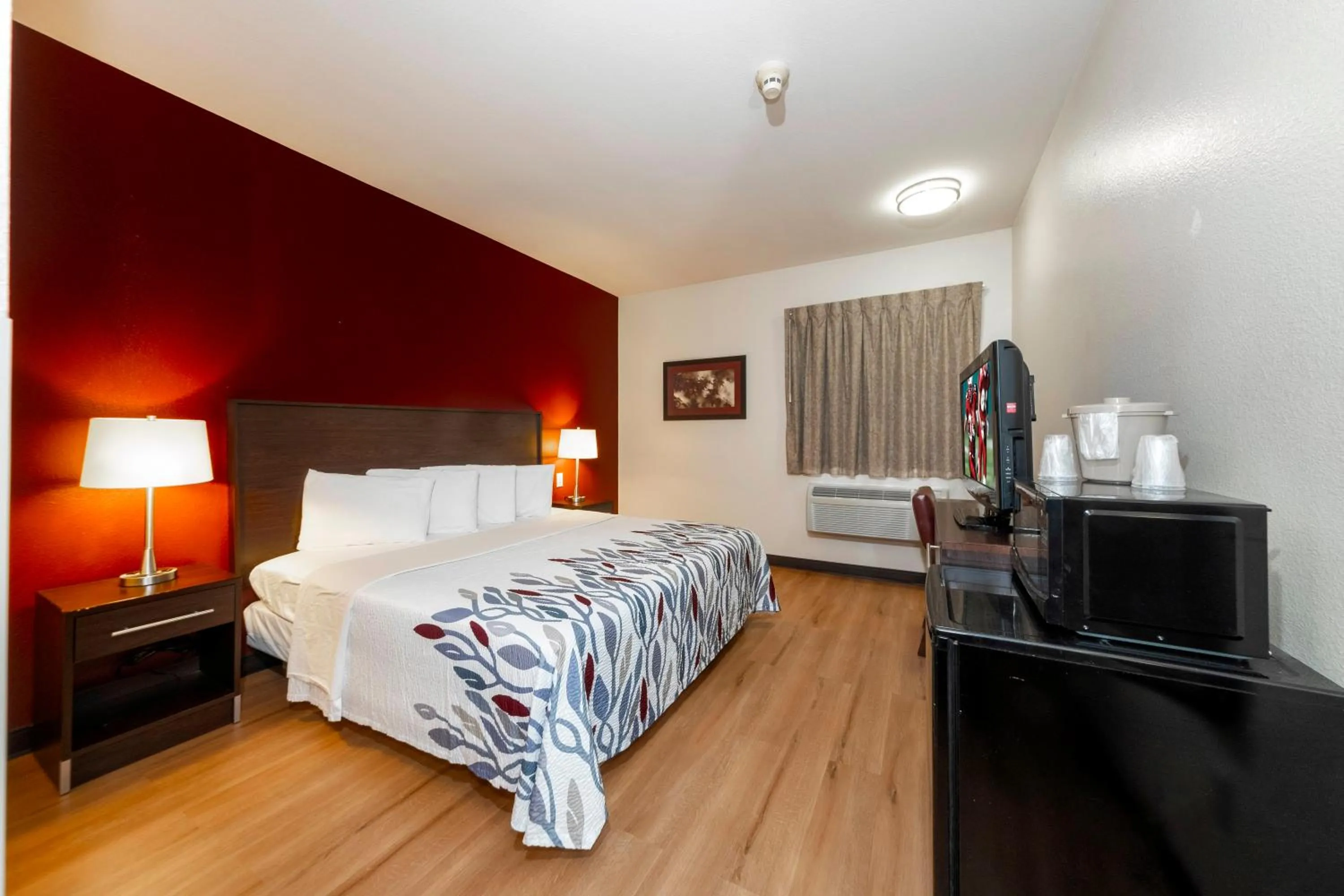 Photo of the whole room in Red Roof Inn St Robert Ft Leonard Wood