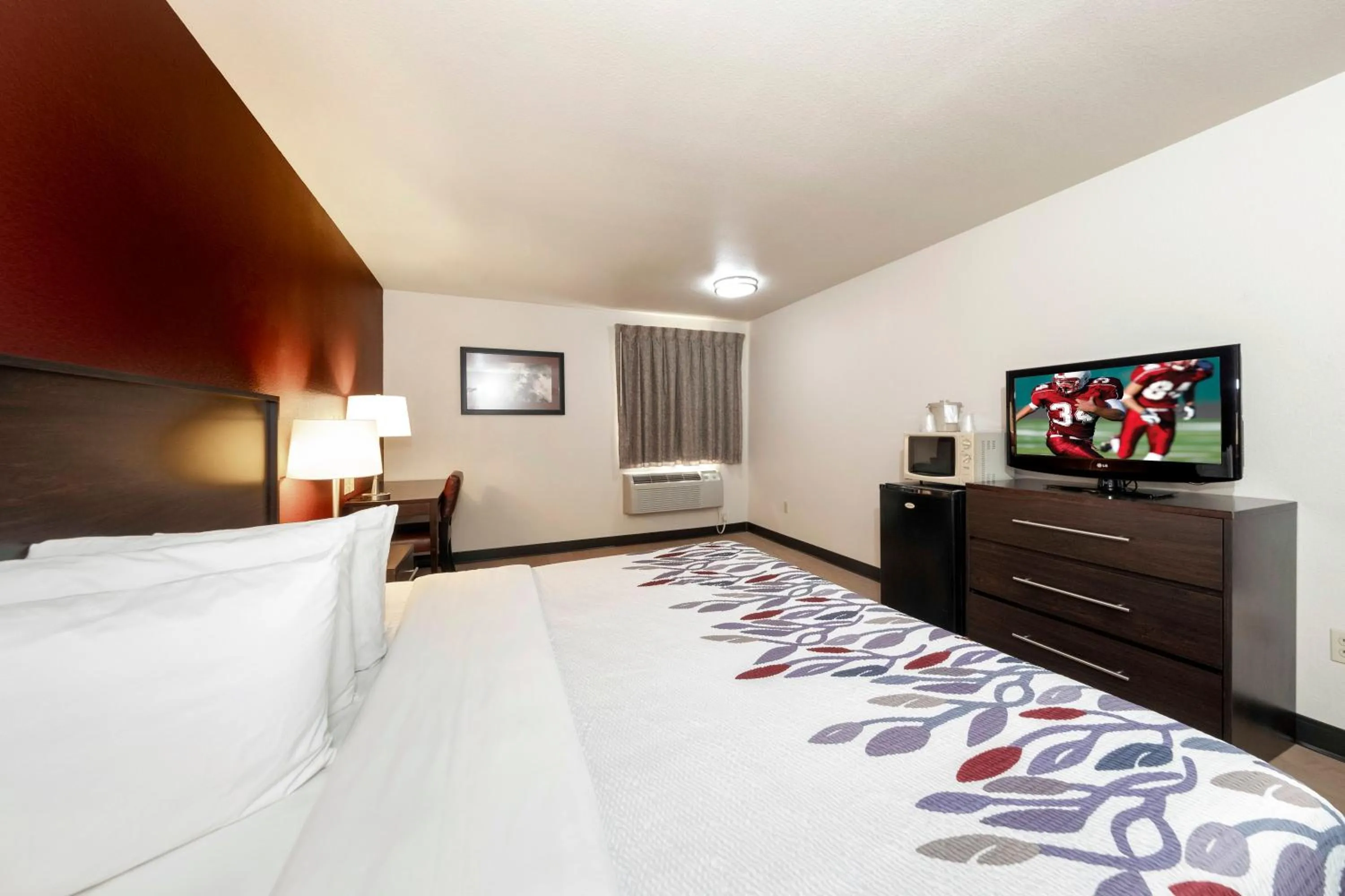 Photo of the whole room in Red Roof Inn St Robert Ft Leonard Wood