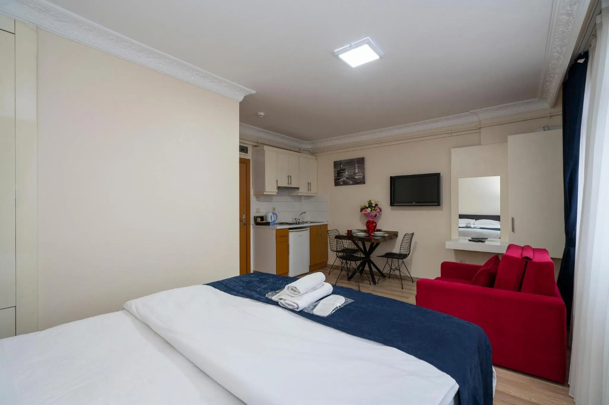 Photo of the whole room, Bed in Asteria House