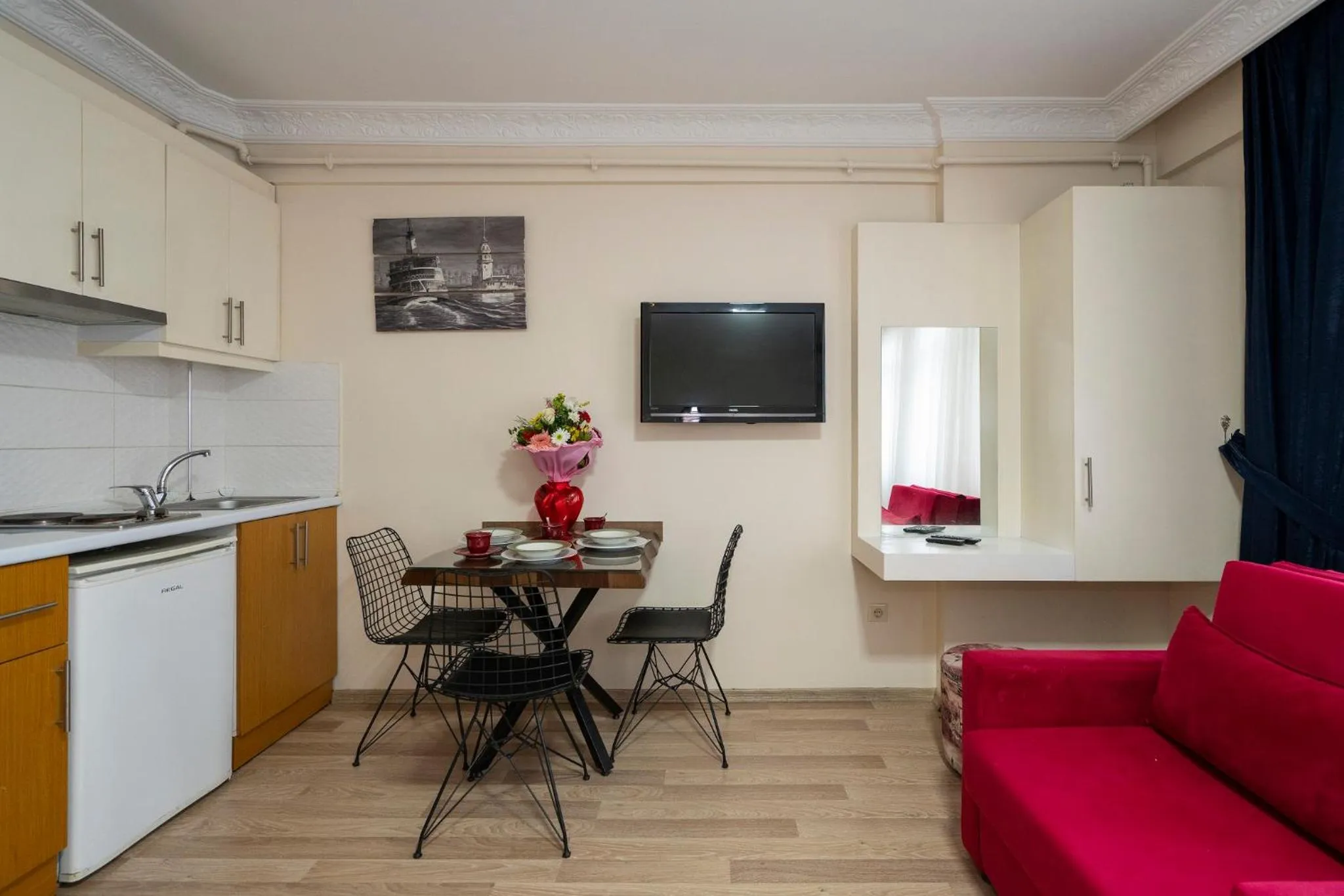 Communal lounge/ TV room in Asteria House