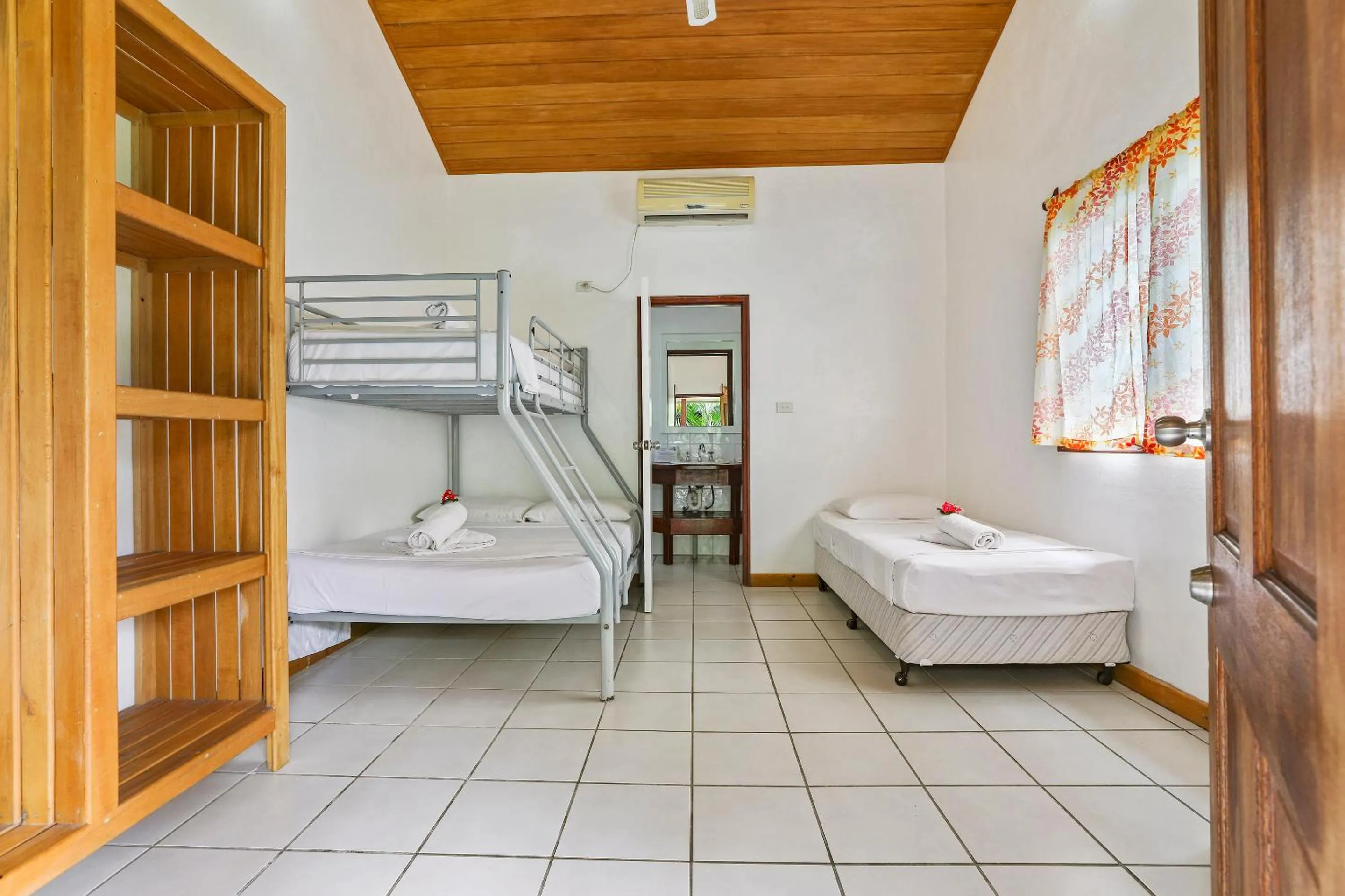 bunk bed, Bed in Beachfront Resort