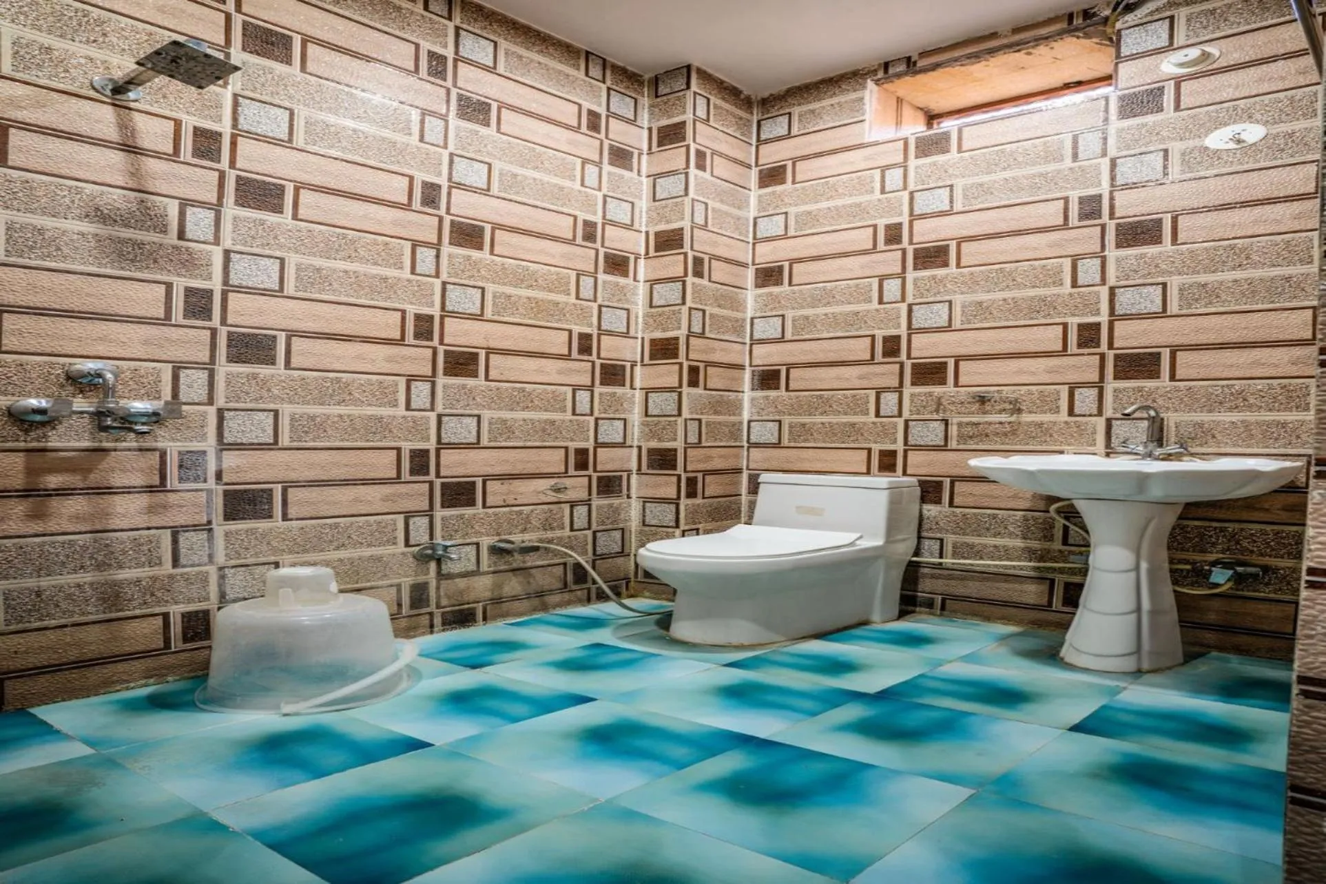 Shower in Hotel Tofu safari