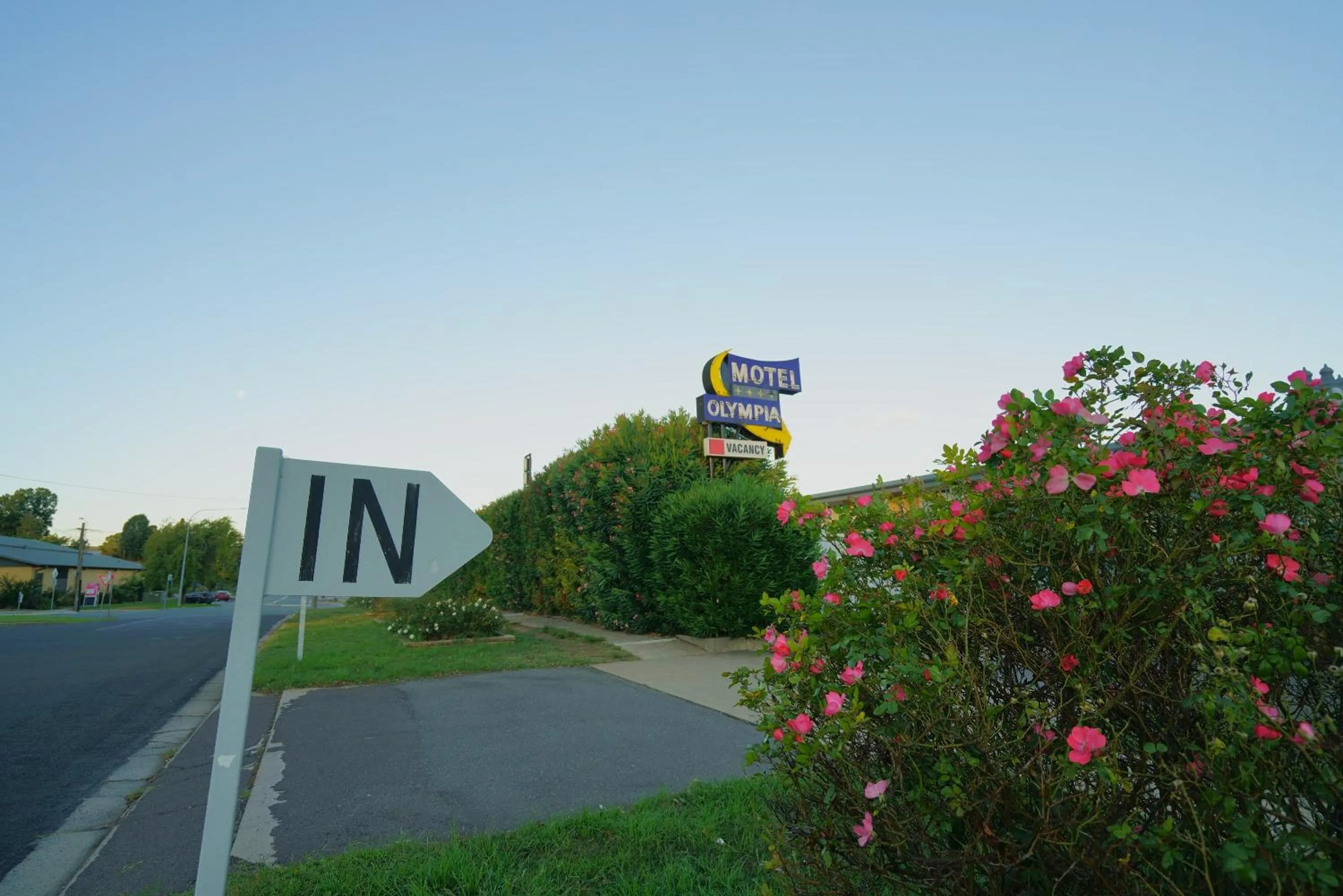 Facade/entrance in Olympia Motel