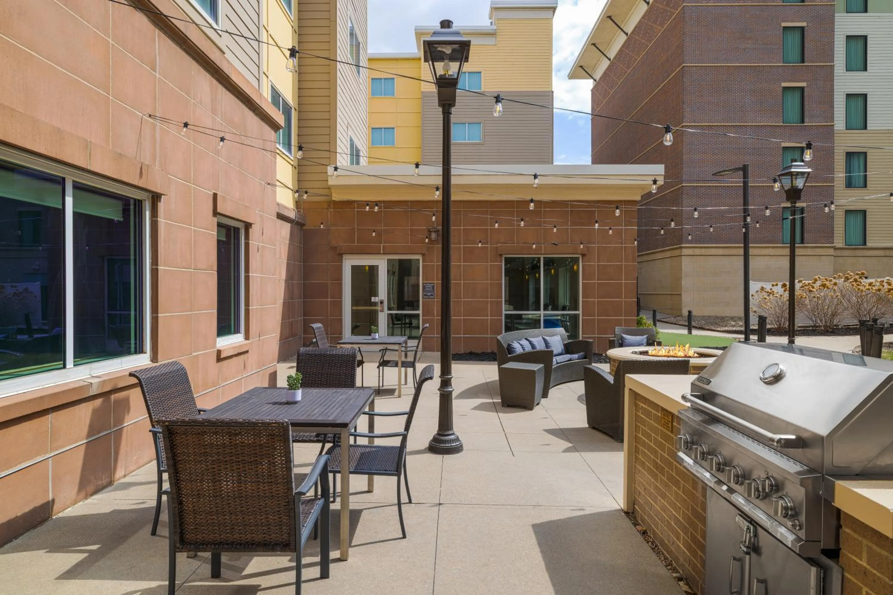 Patio in Residence Inn by Marriott Des Moines Downtown