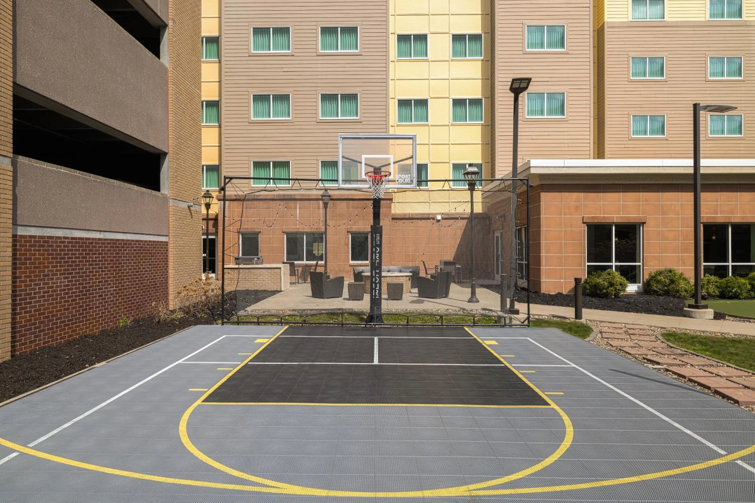 Tennis court in Residence Inn by Marriott Des Moines Downtown