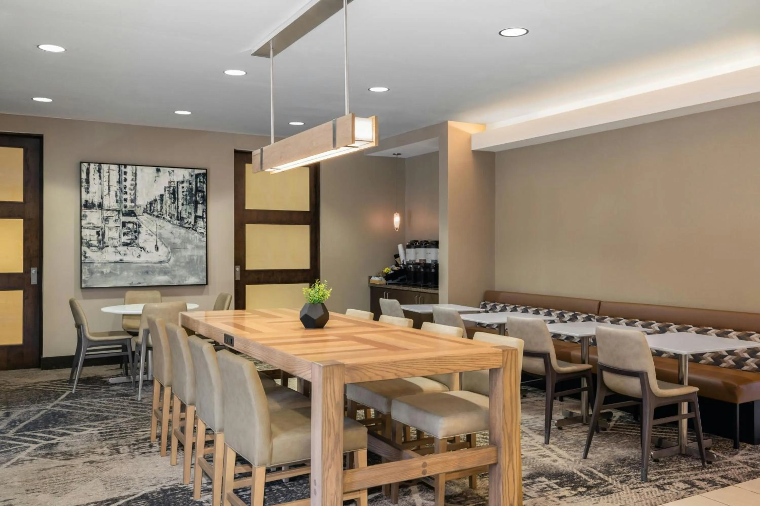 Restaurant/places to eat in Residence Inn by Marriott Des Moines Downtown