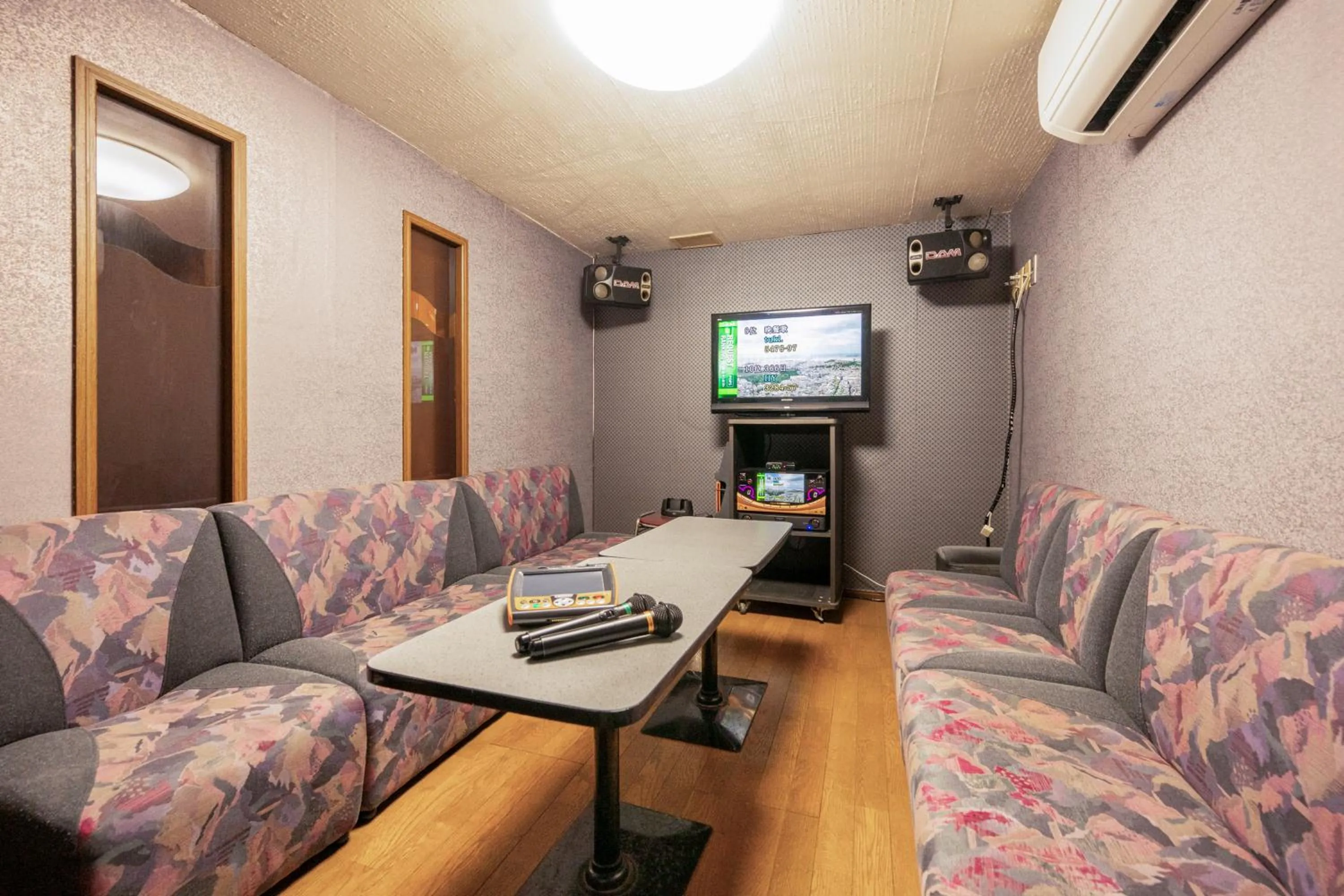 Karaoke in Yumoto Kanko Hotel Saikyo