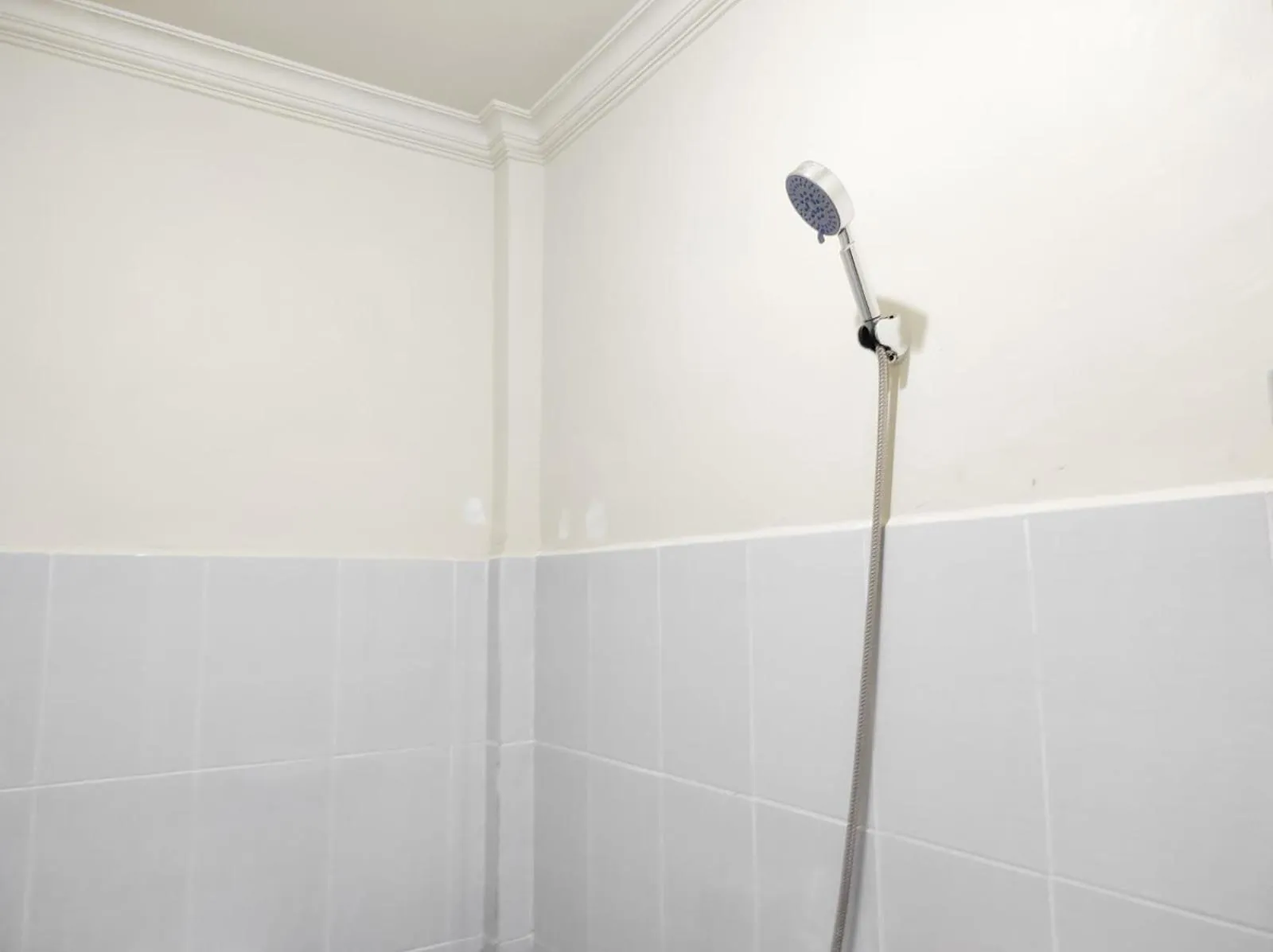 Bathroom in RedDoorz Syariah at Karema Area Mamuju