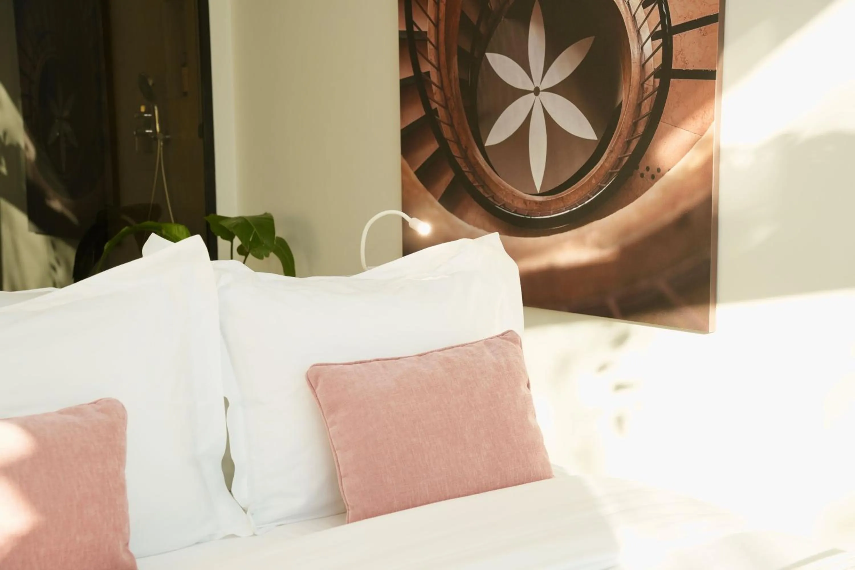 Bed in Retreat Apartments