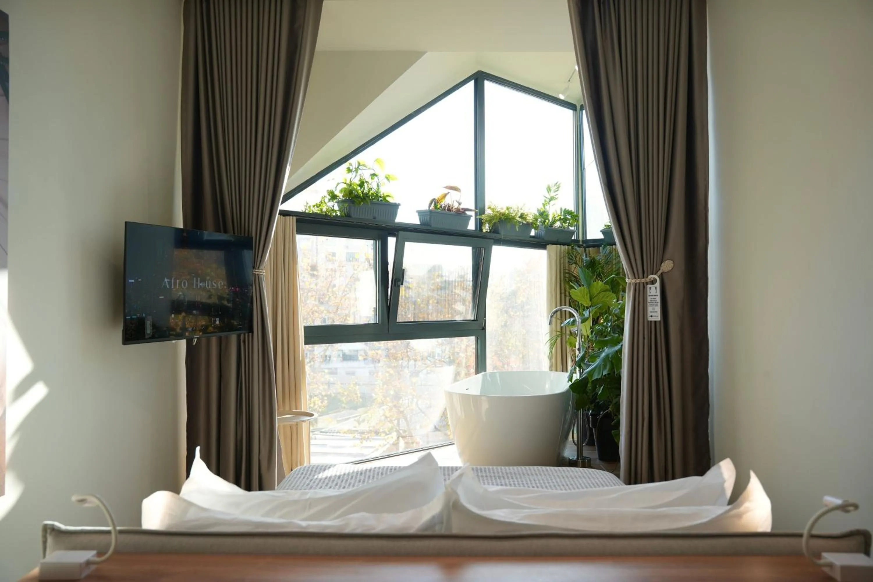 Bed in Retreat Apartments