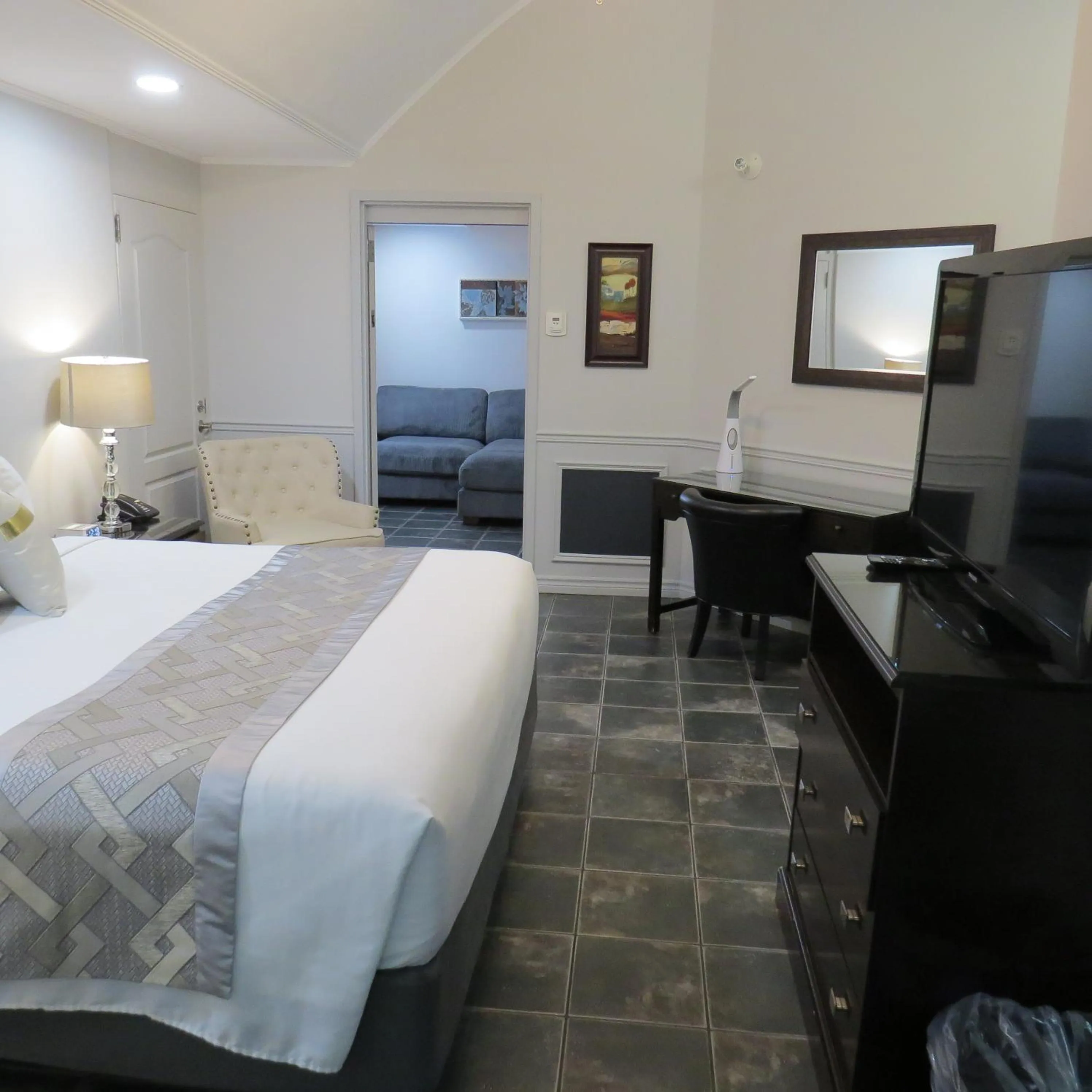 Bed in Dockside Suites