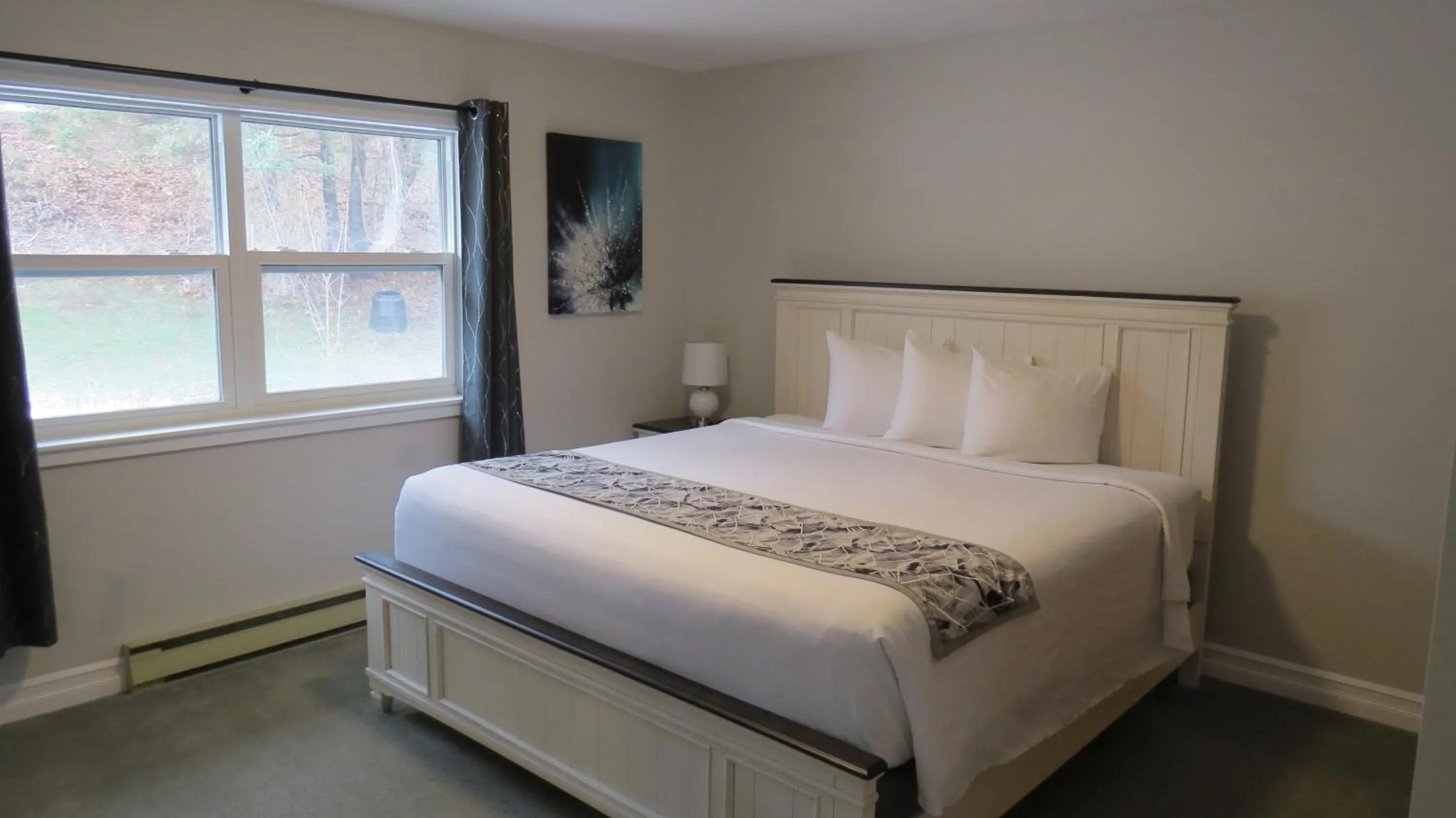 Bed in Dockside Suites