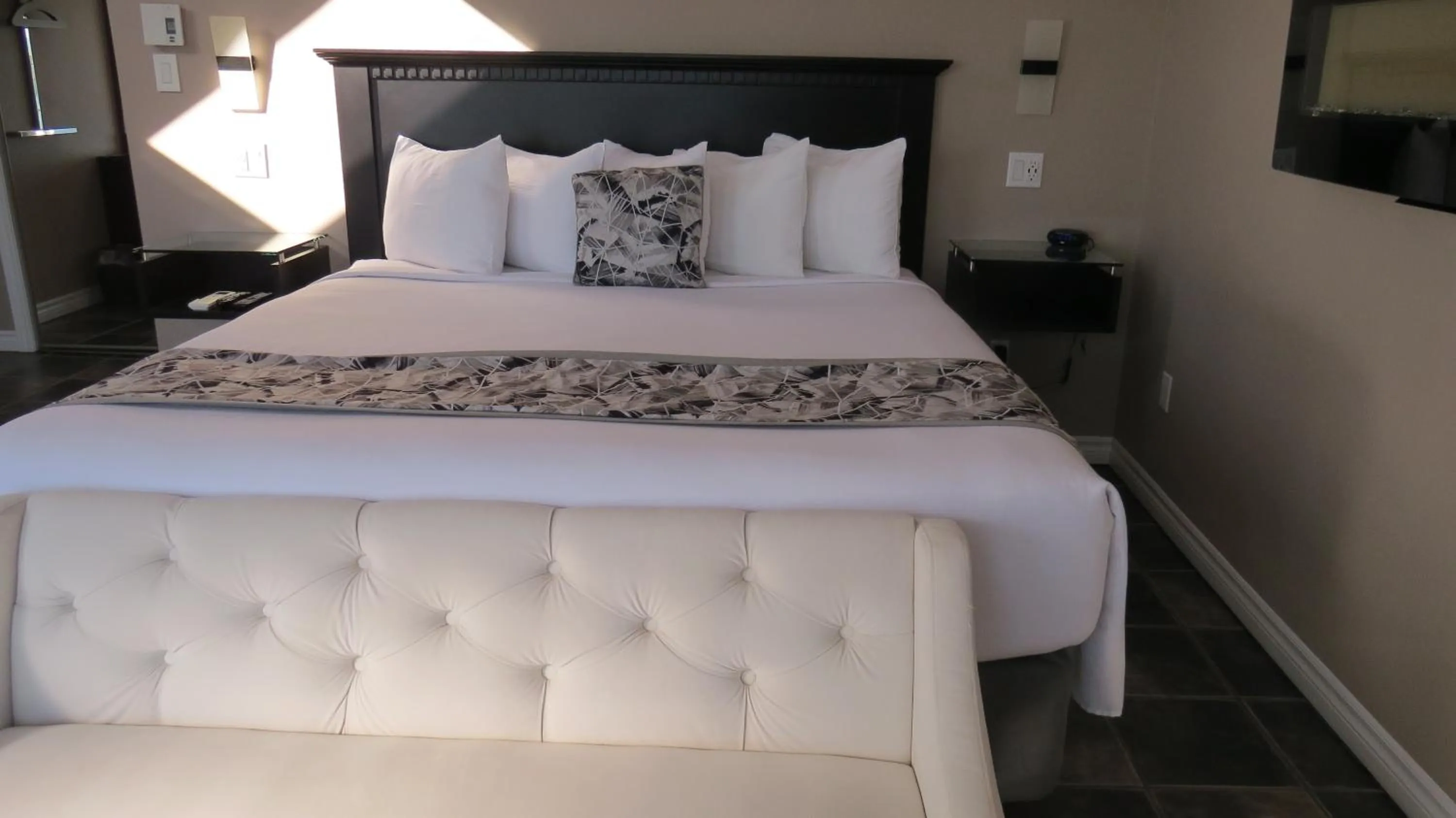 Bed in Dockside Suites