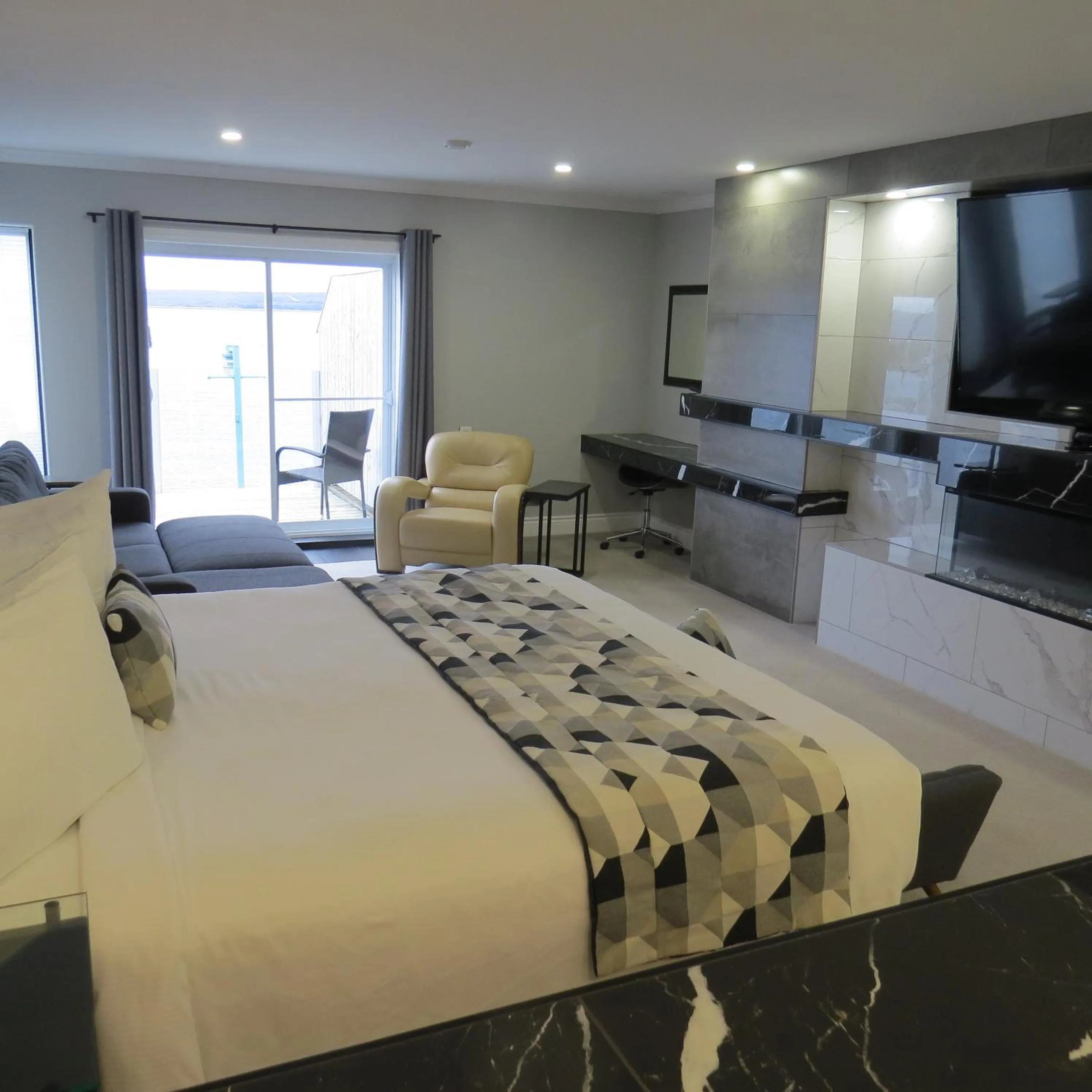 Bed in Dockside Suites