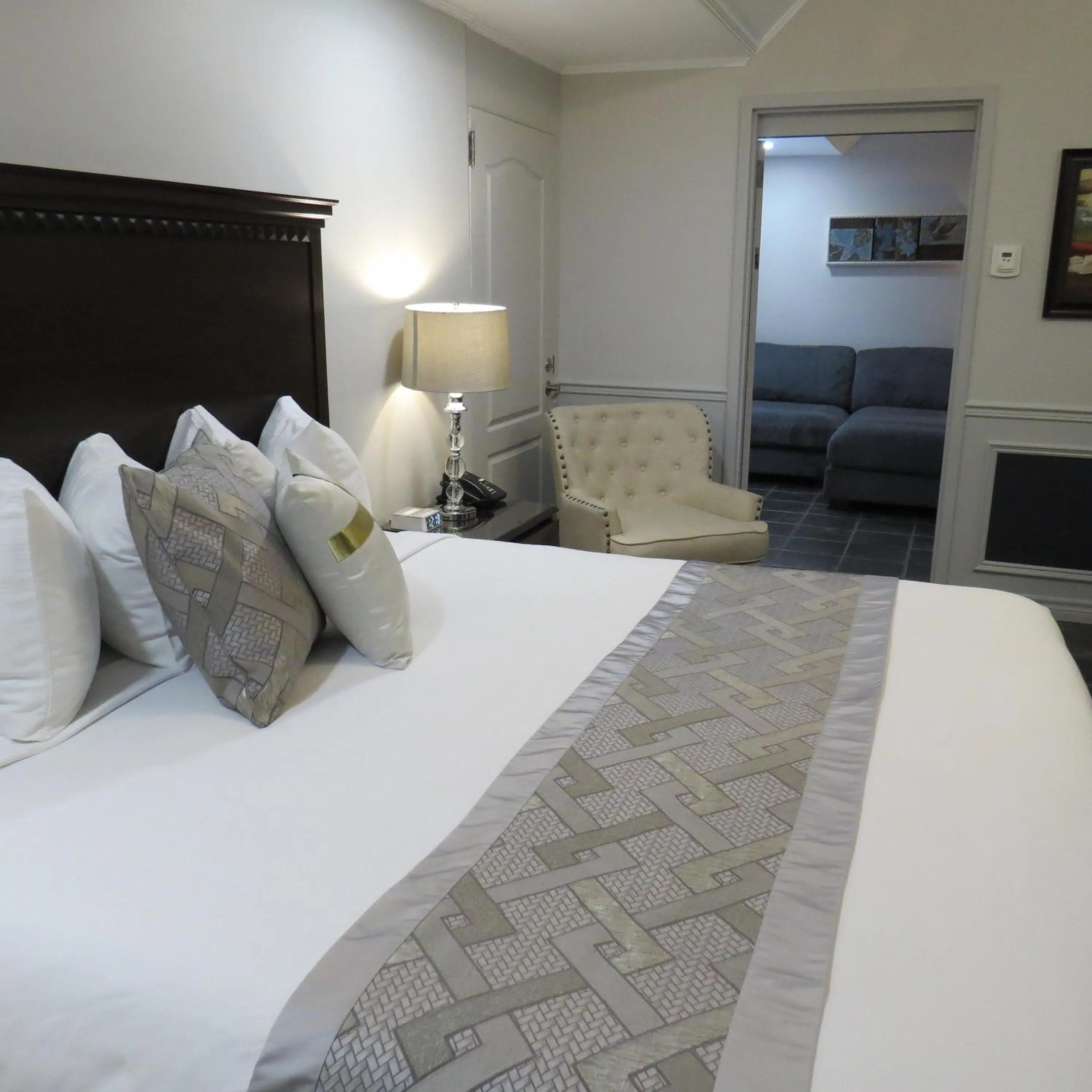 Bed in Dockside Suites