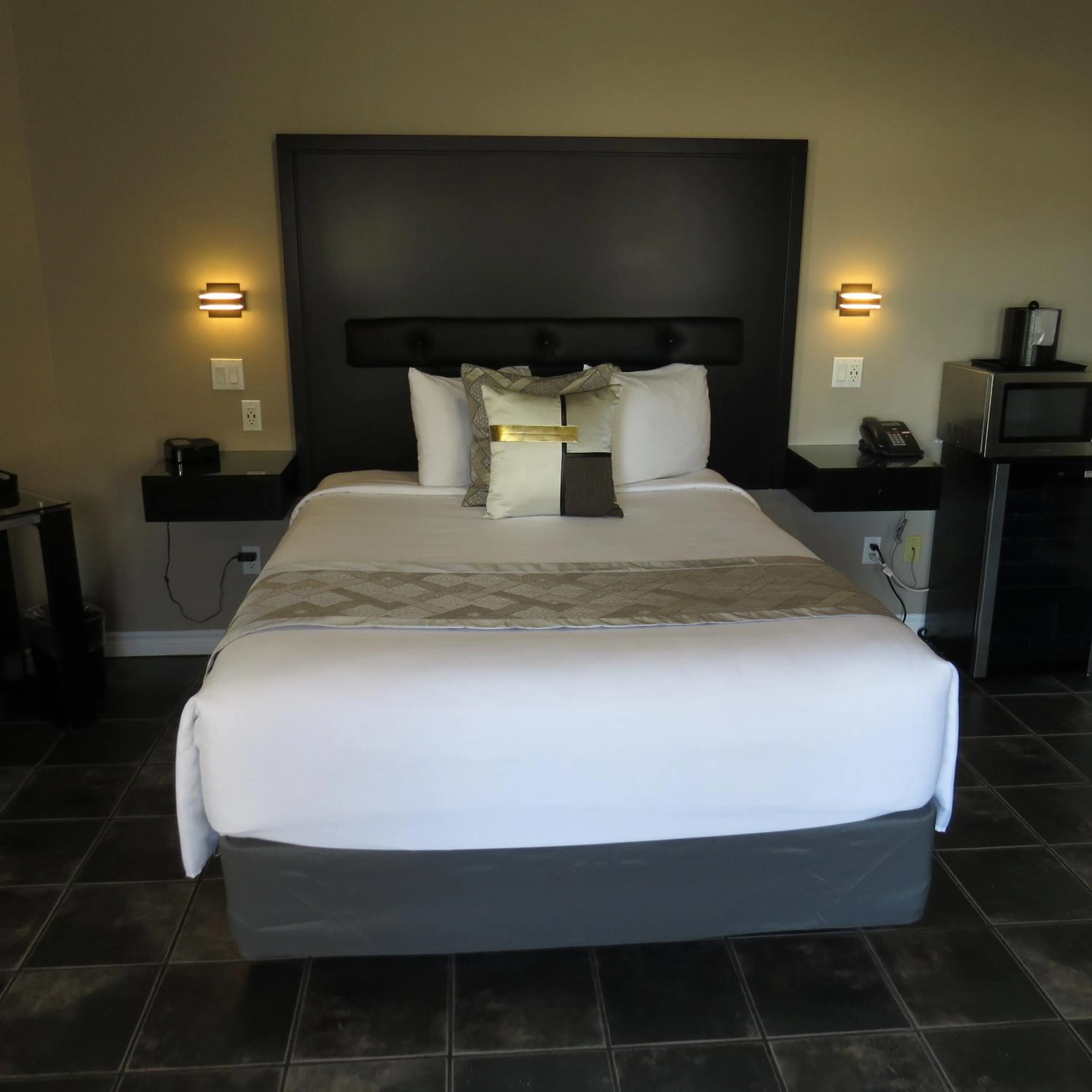 Bed in Dockside Suites