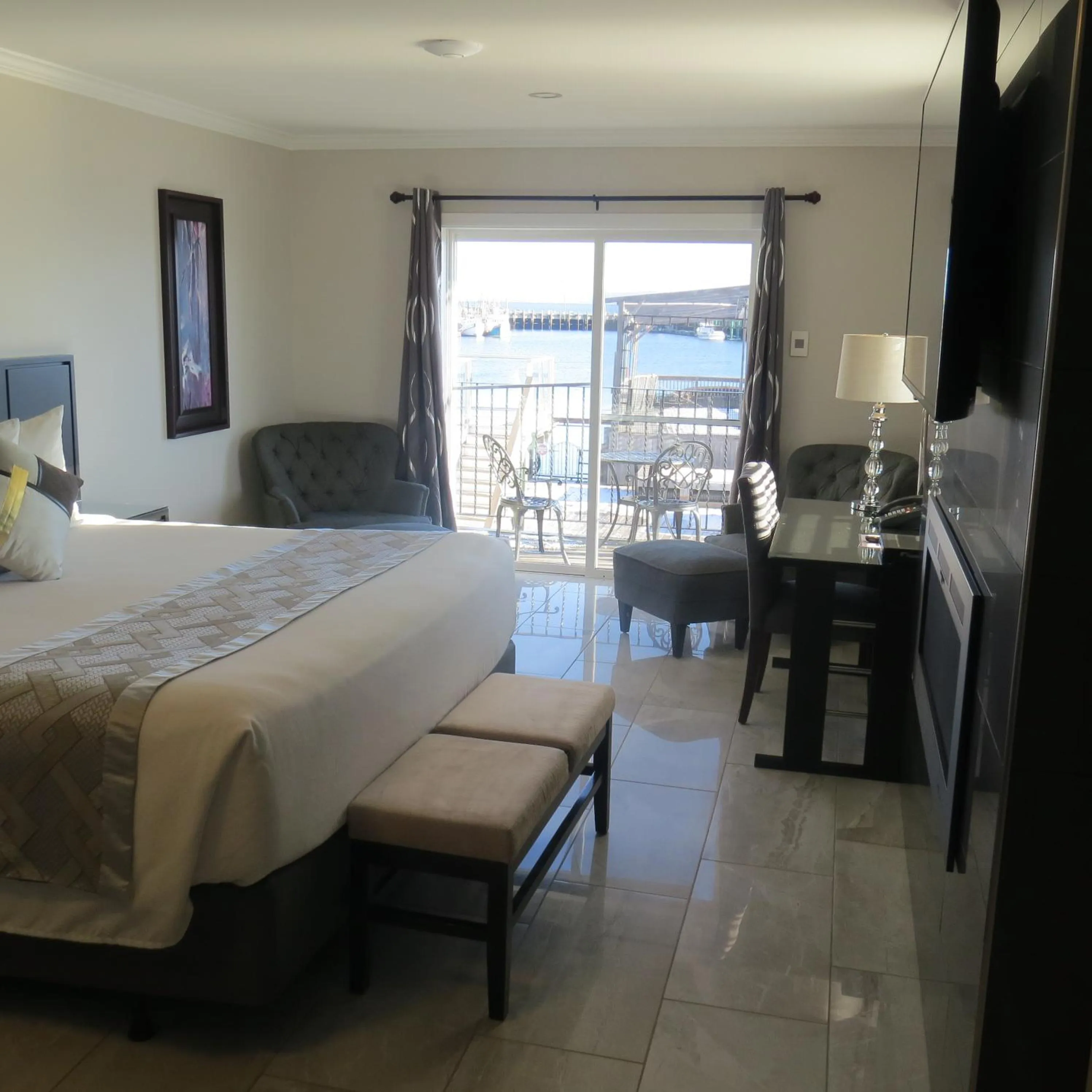 Bed in Dockside Suites