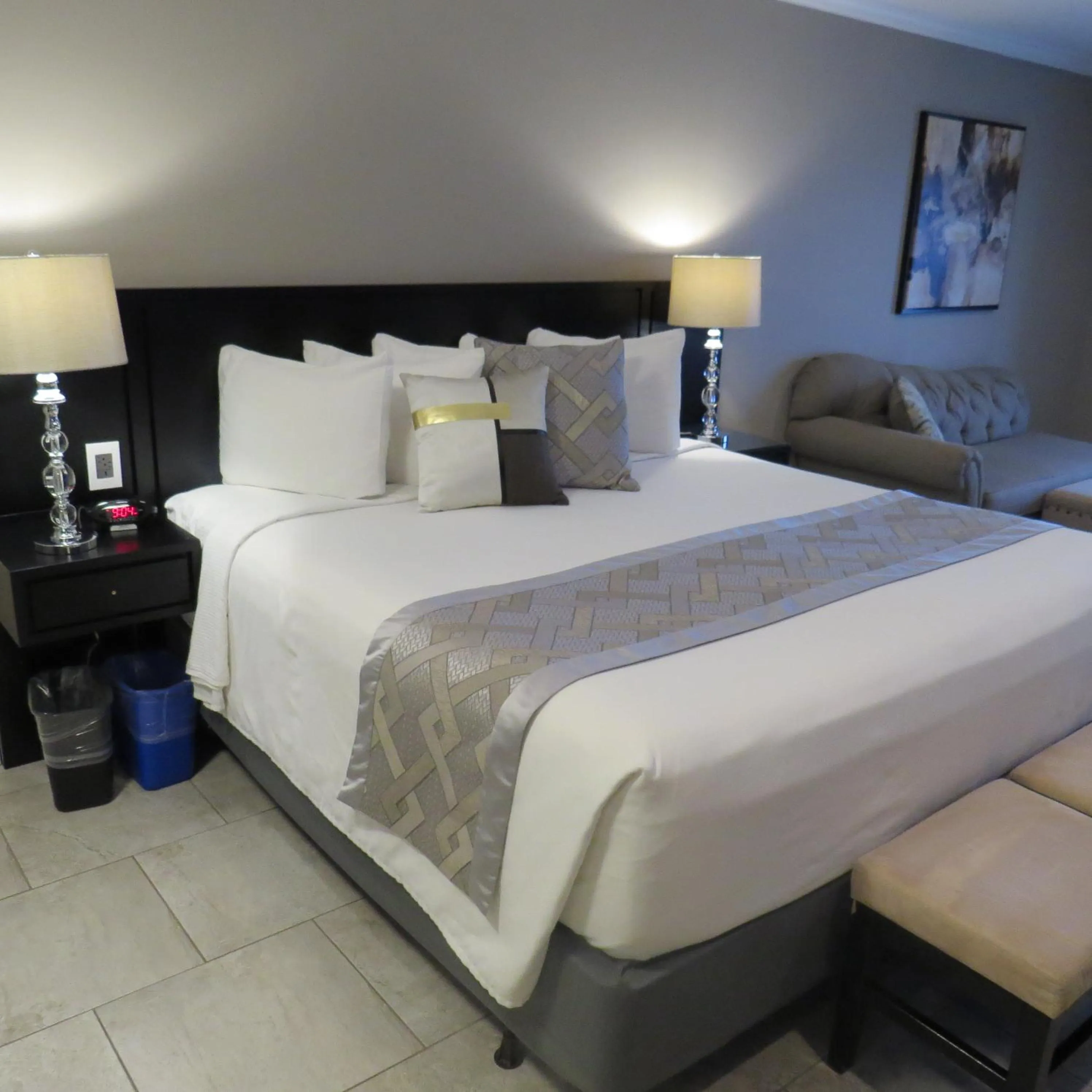 Bed in Dockside Suites