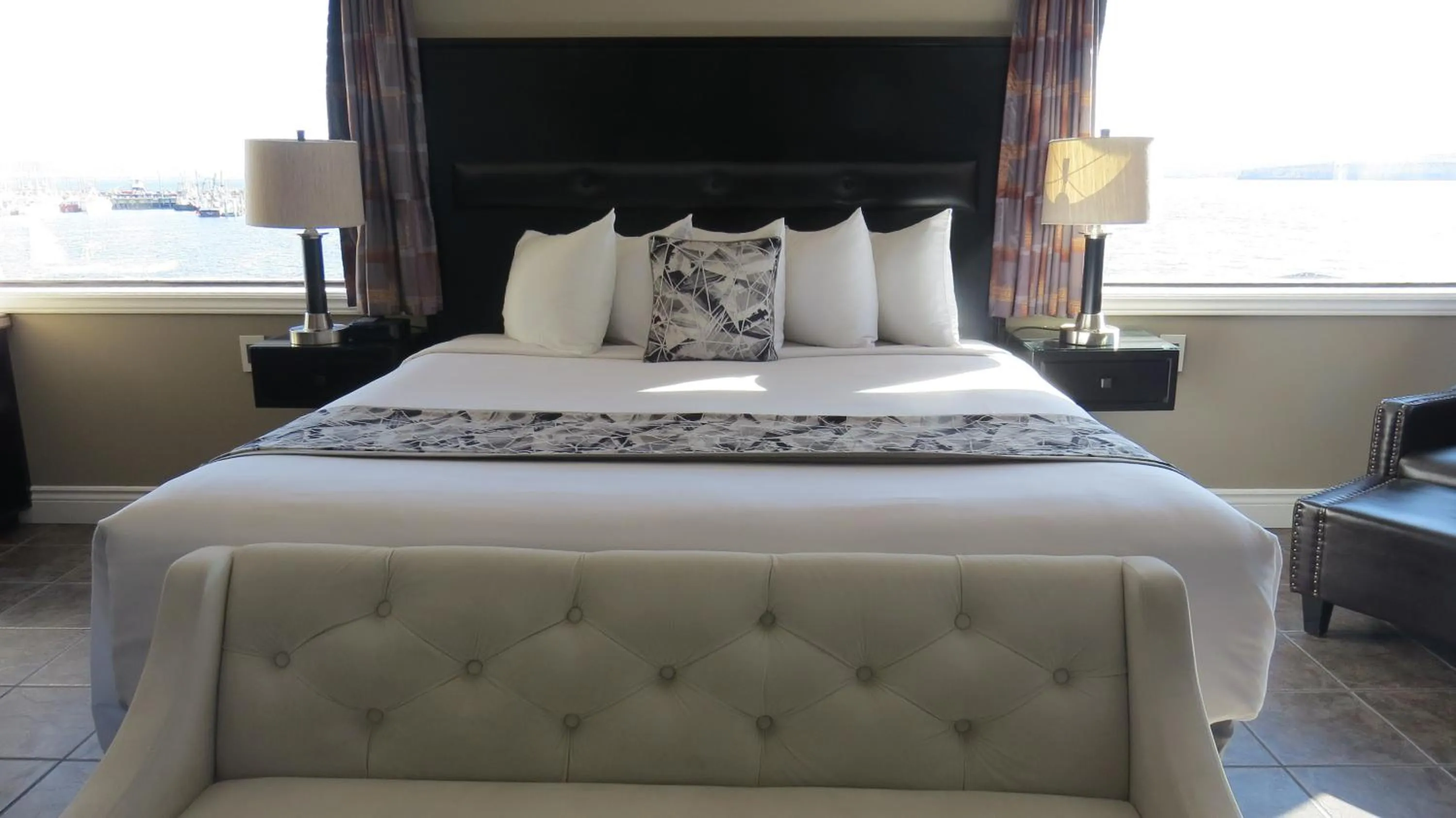 Bed in Dockside Suites