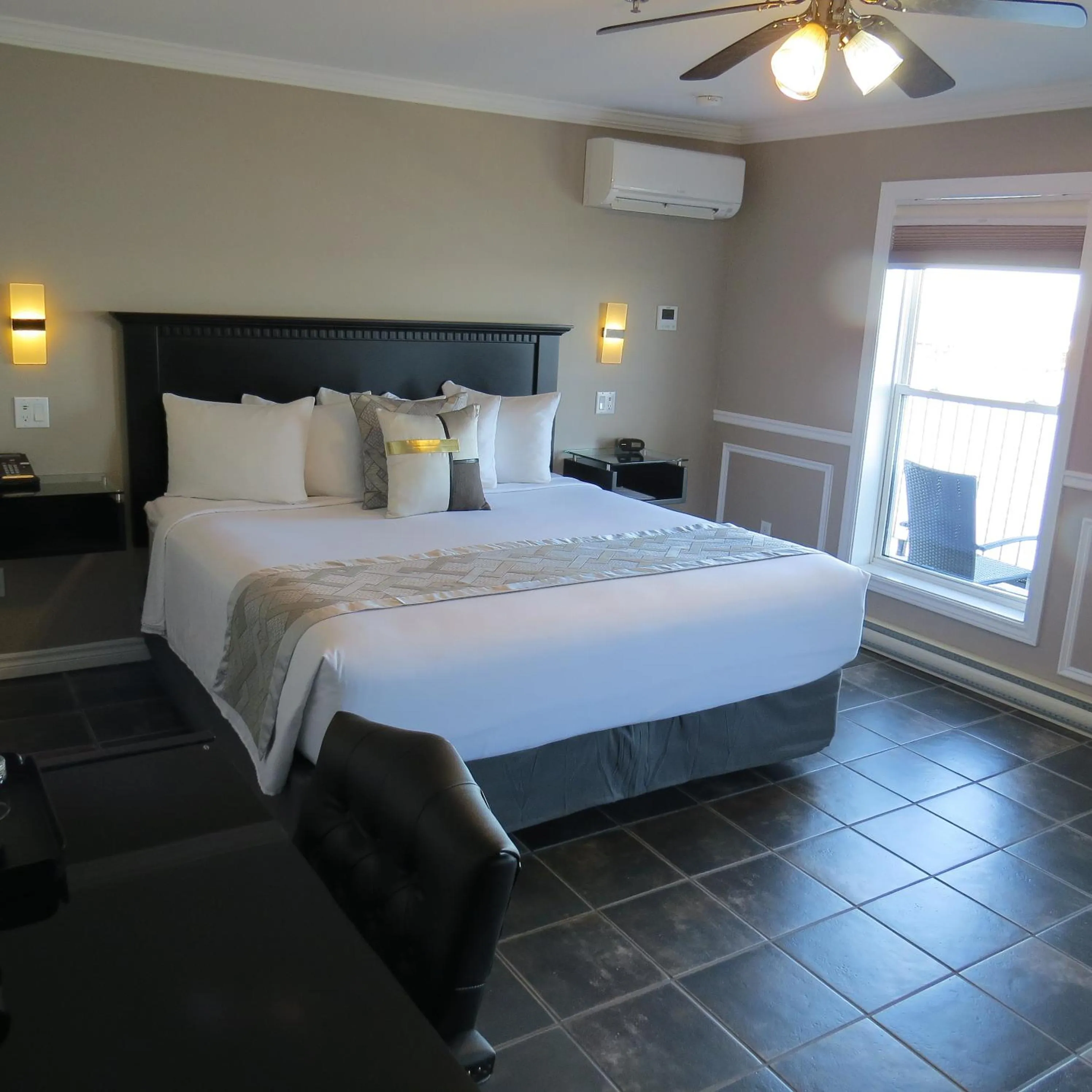 Bed in Dockside Suites