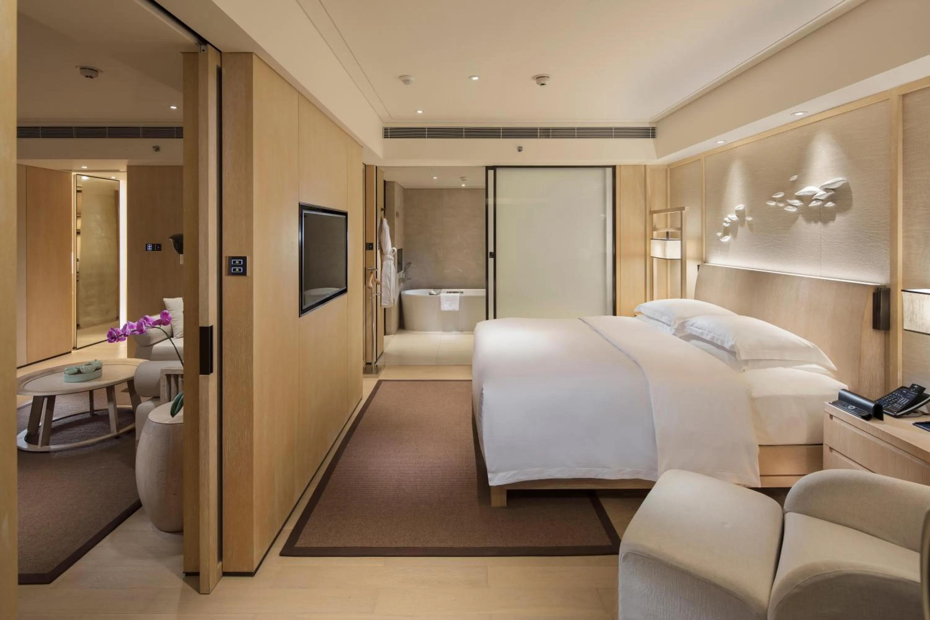 Bed in Hilton Shenzhen Shekou Nanhai