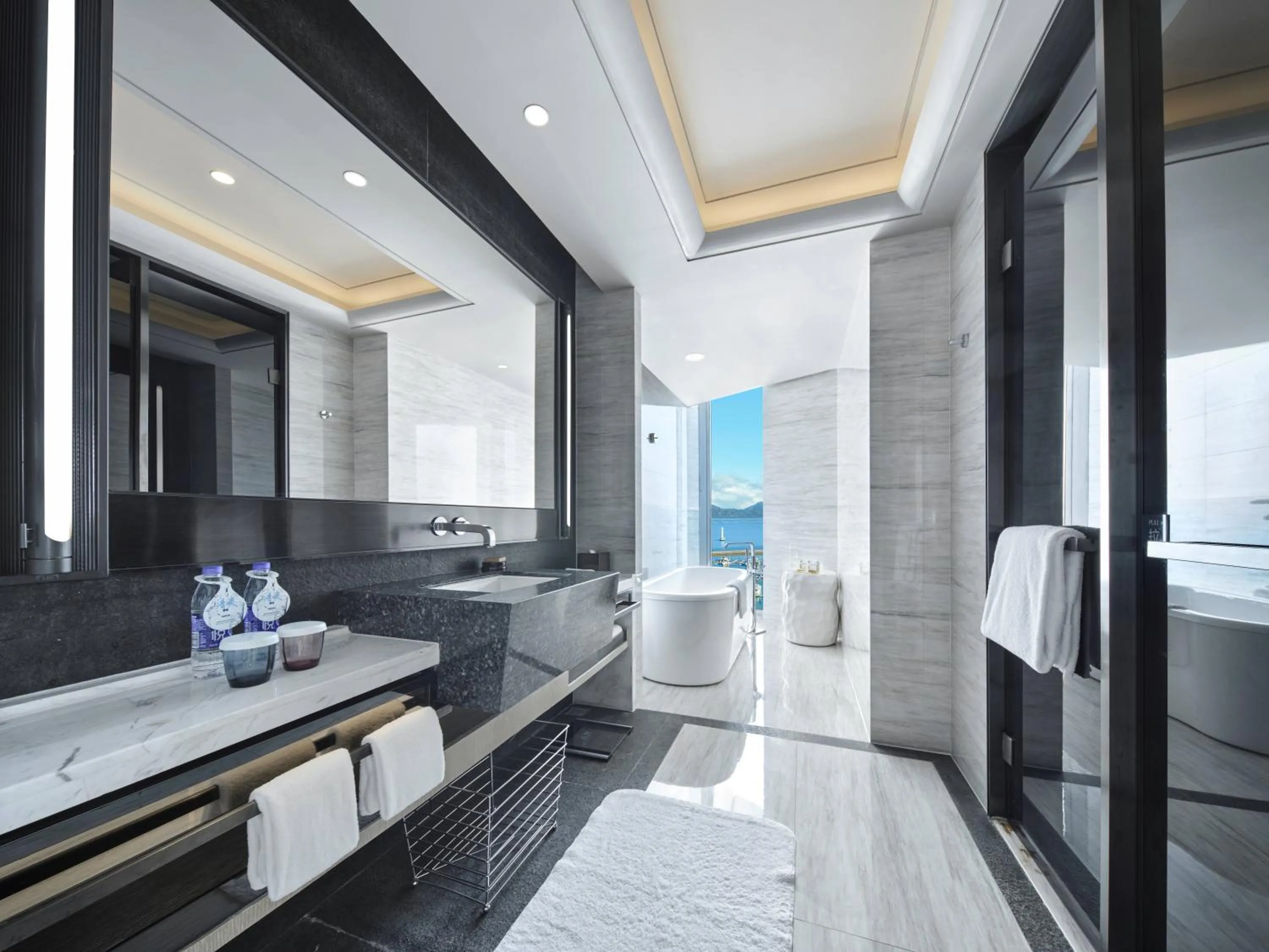 Bathroom in Hilton Shenzhen Shekou Nanhai