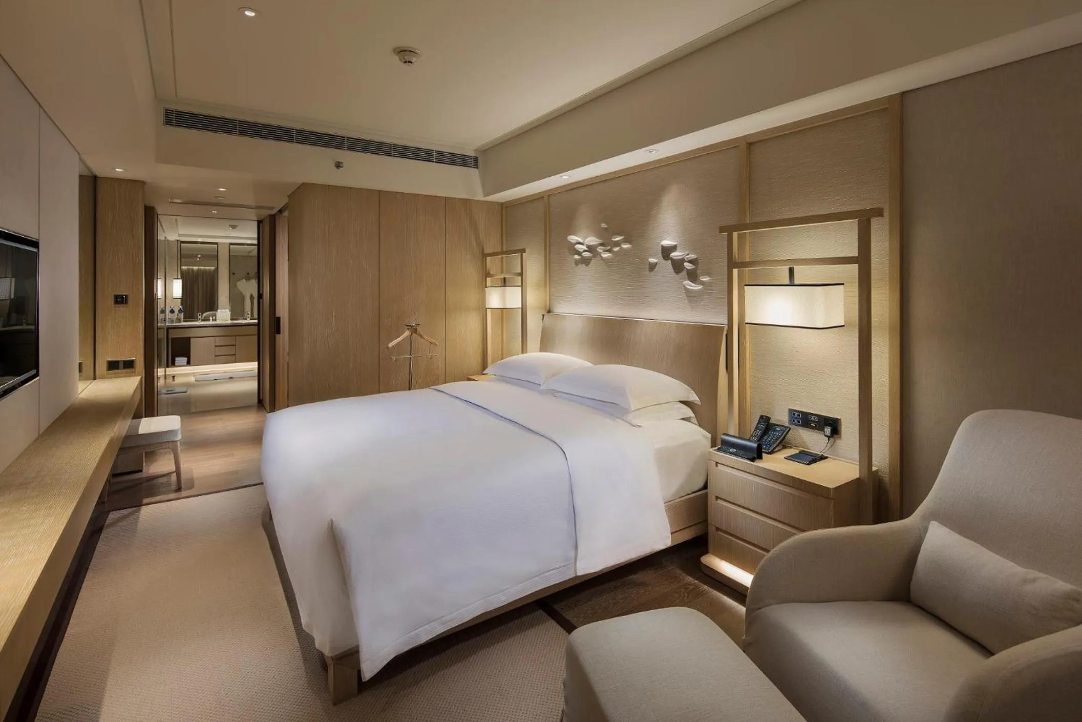 Bed in Hilton Shenzhen Shekou Nanhai