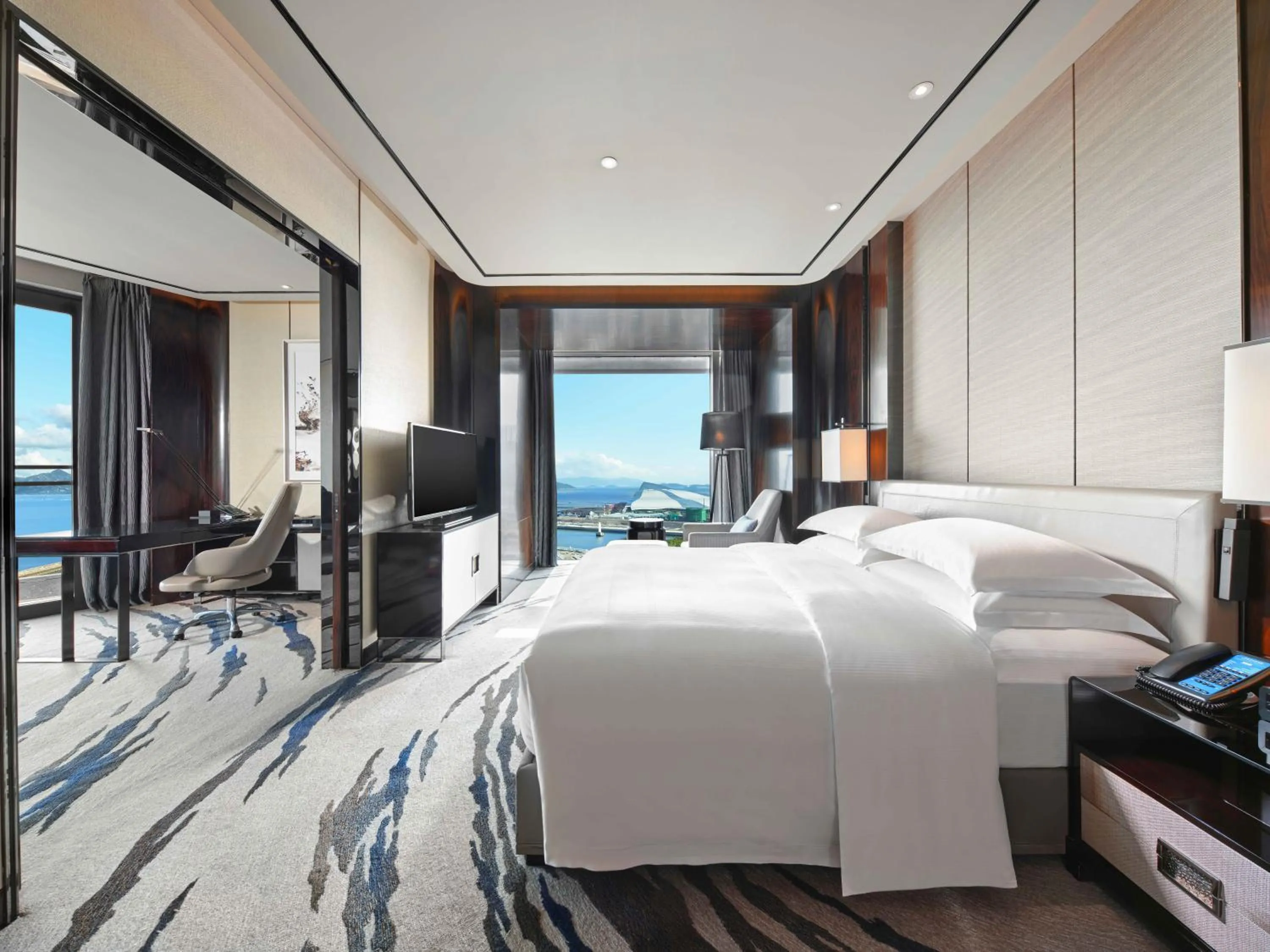 Bedroom, Bed in Hilton Shenzhen Shekou Nanhai