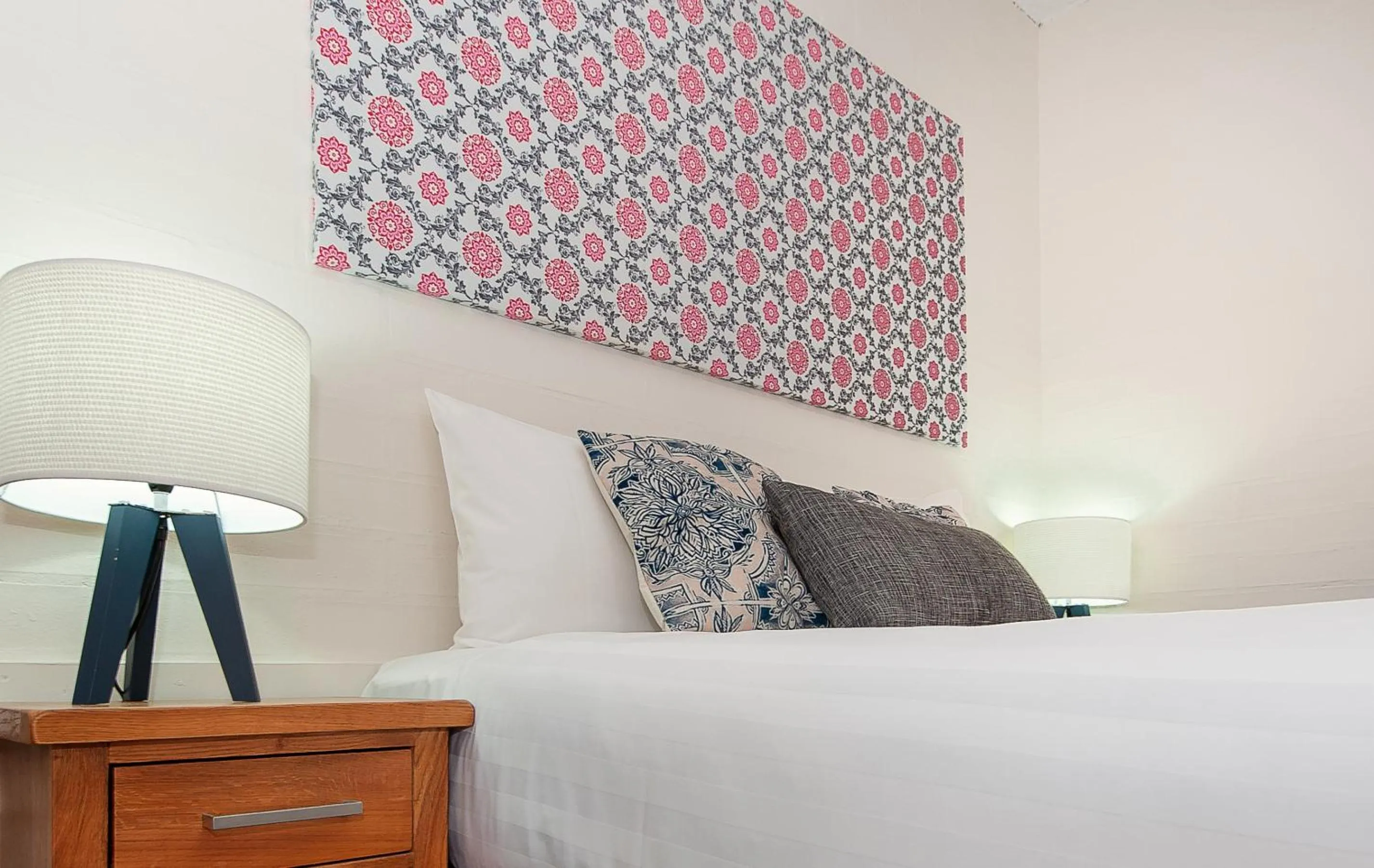 Bed in Winsor Park Motor Inn