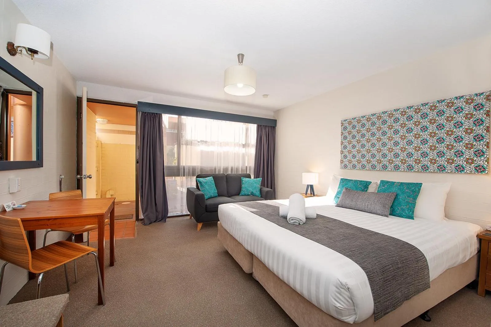 Bed in Winsor Park Motor Inn