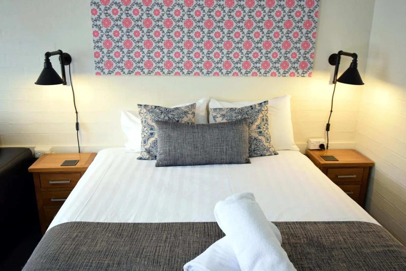 Bed in Winsor Park Motor Inn