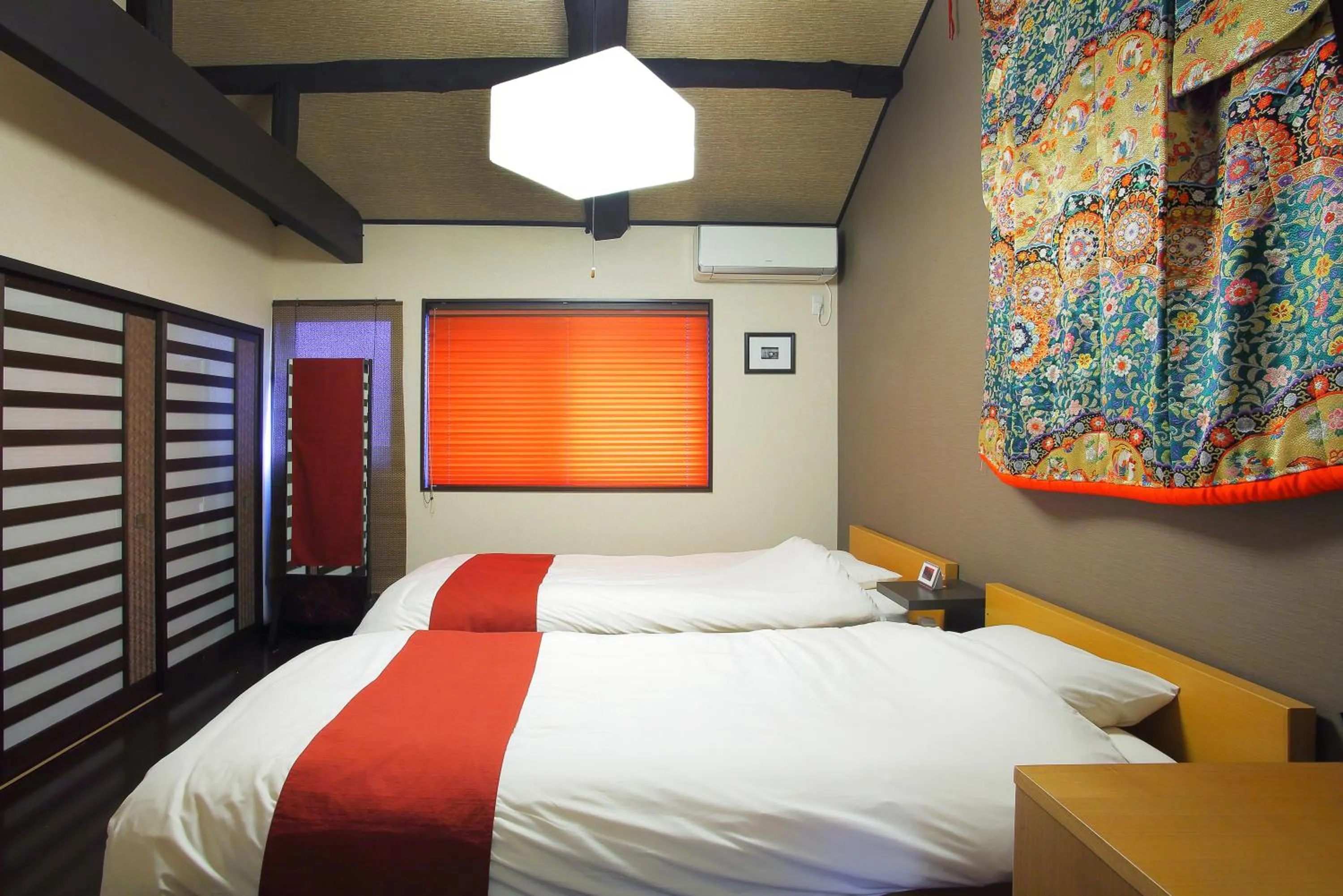 Bed in Kyo-Akari Inn