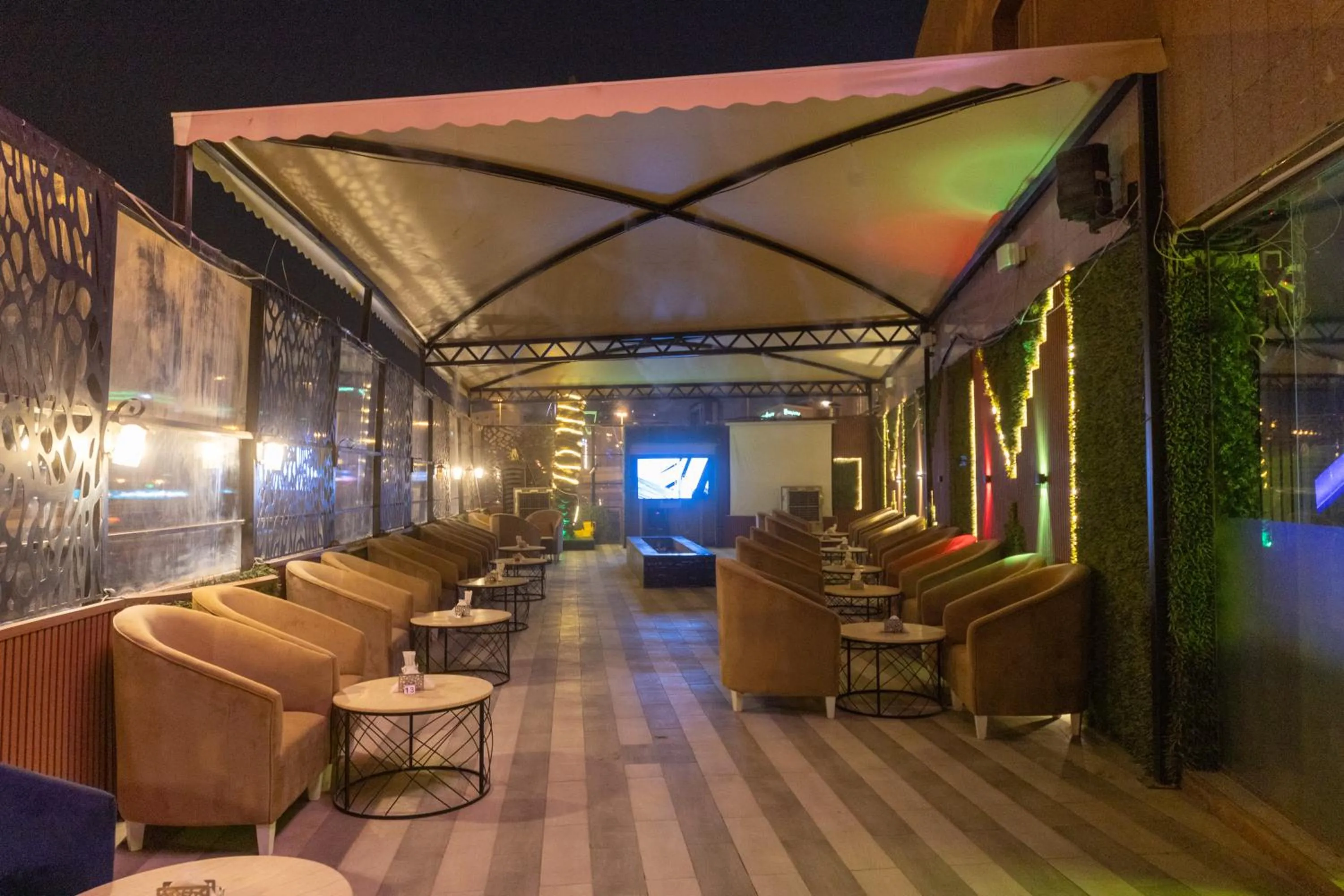 Restaurant/places to eat in Burj Al Hayat Hotel Suites - Al Olaya