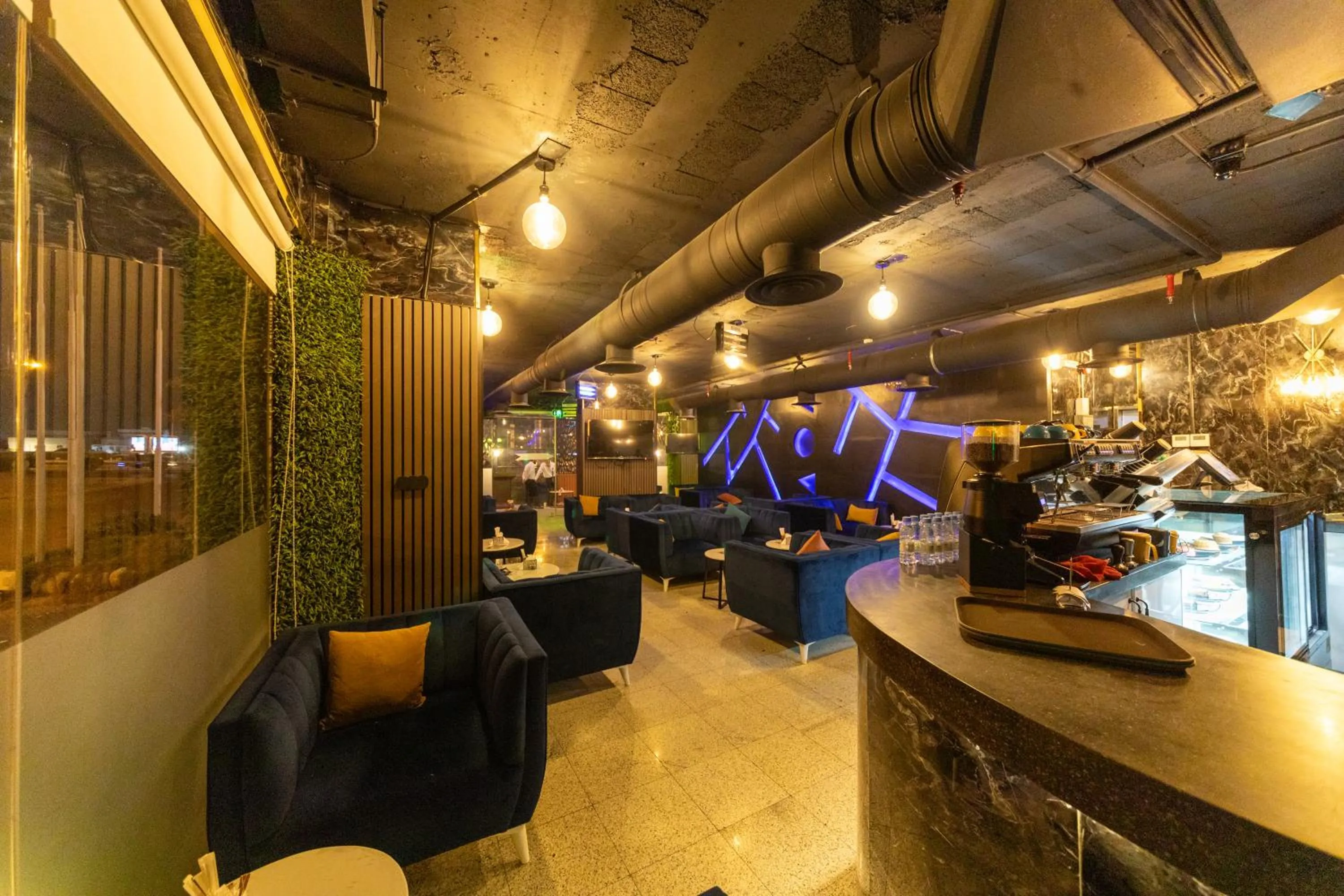 Restaurant/places to eat in Burj Al Hayat Hotel Suites - Al Olaya